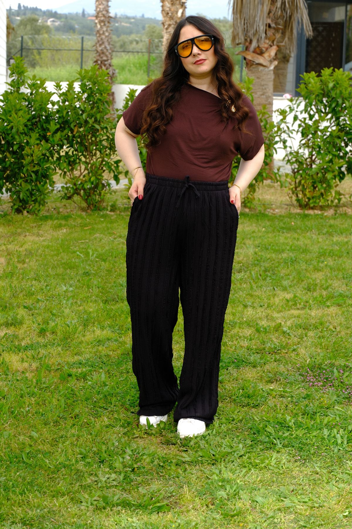 RENKTE BATTAL BEDEN SİYAH DOKULU TREND PANTOLON