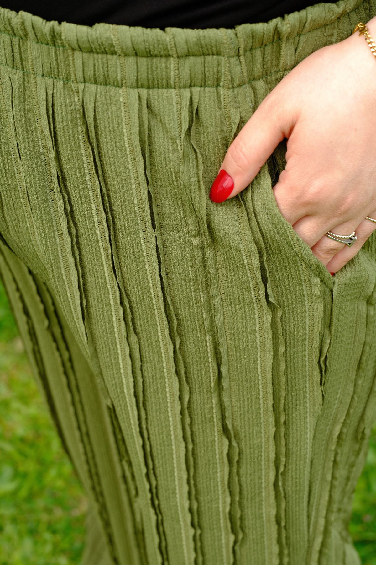 RENKTE BATTAL BEDEN YEŞİL DOKULU TREND PANTOLON