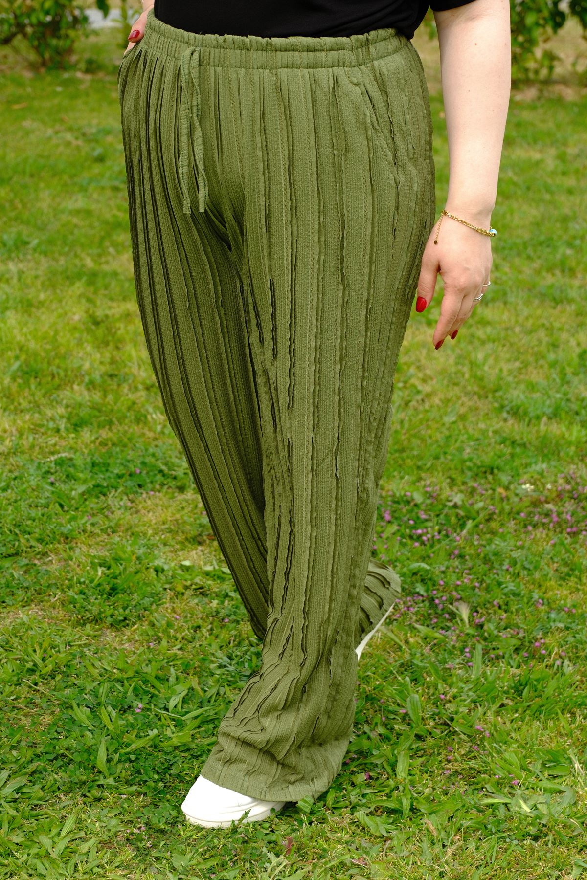 RENKTE BATTAL BEDEN YEŞİL DOKULU TREND PANTOLON