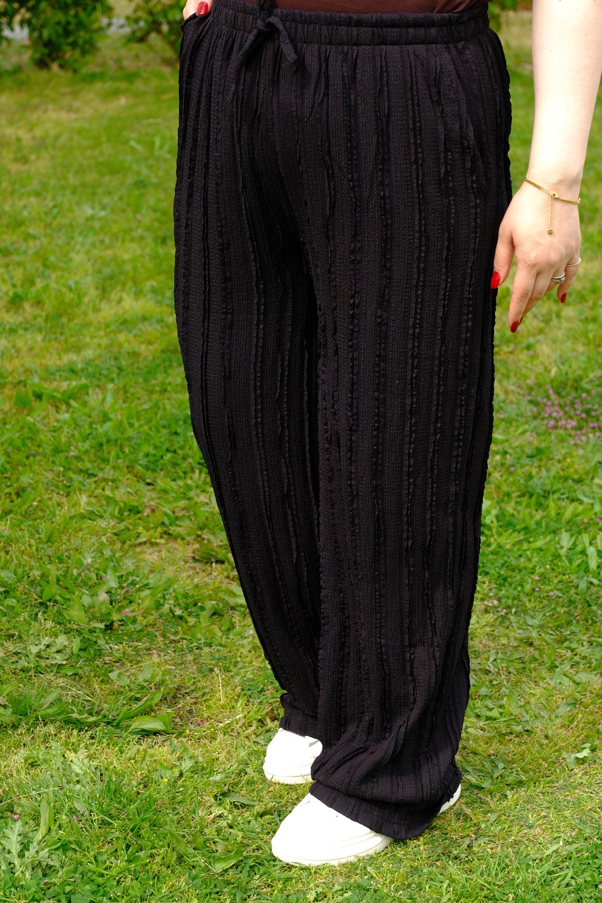 RENKTE BATTAL BEDEN SİYAH DOKULU TREND PANTOLON