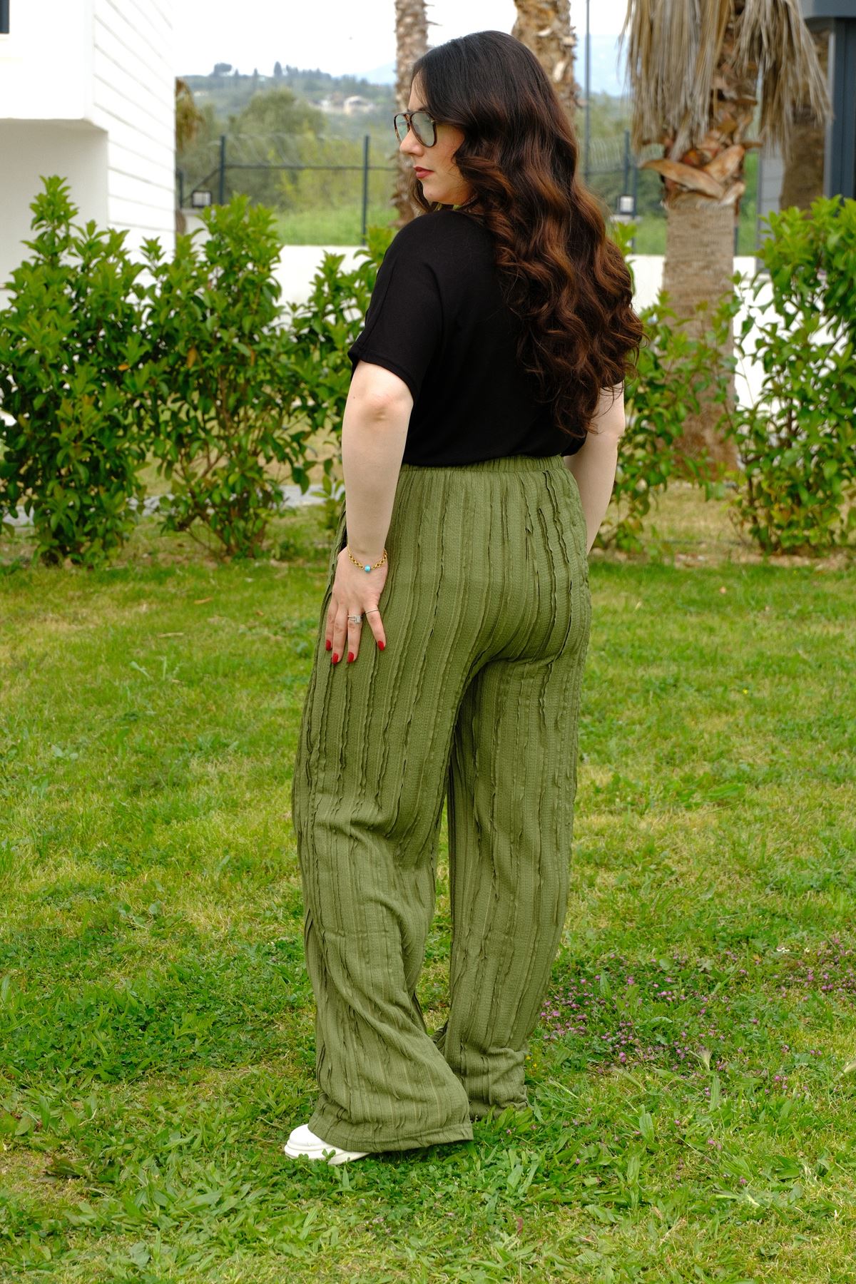 RENKTE BATTAL BEDEN YEŞİL DOKULU TREND PANTOLON