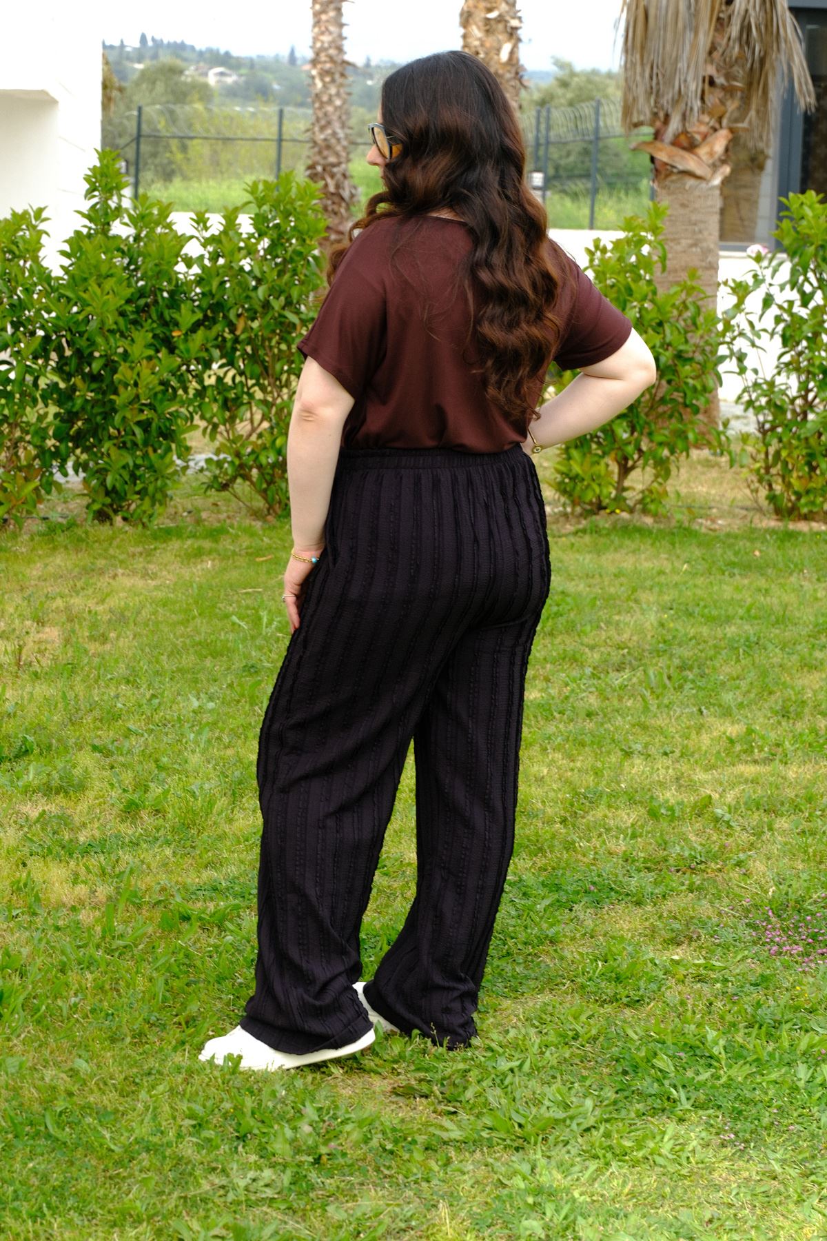 RENKTE BATTAL BEDEN SİYAH DOKULU TREND PANTOLON