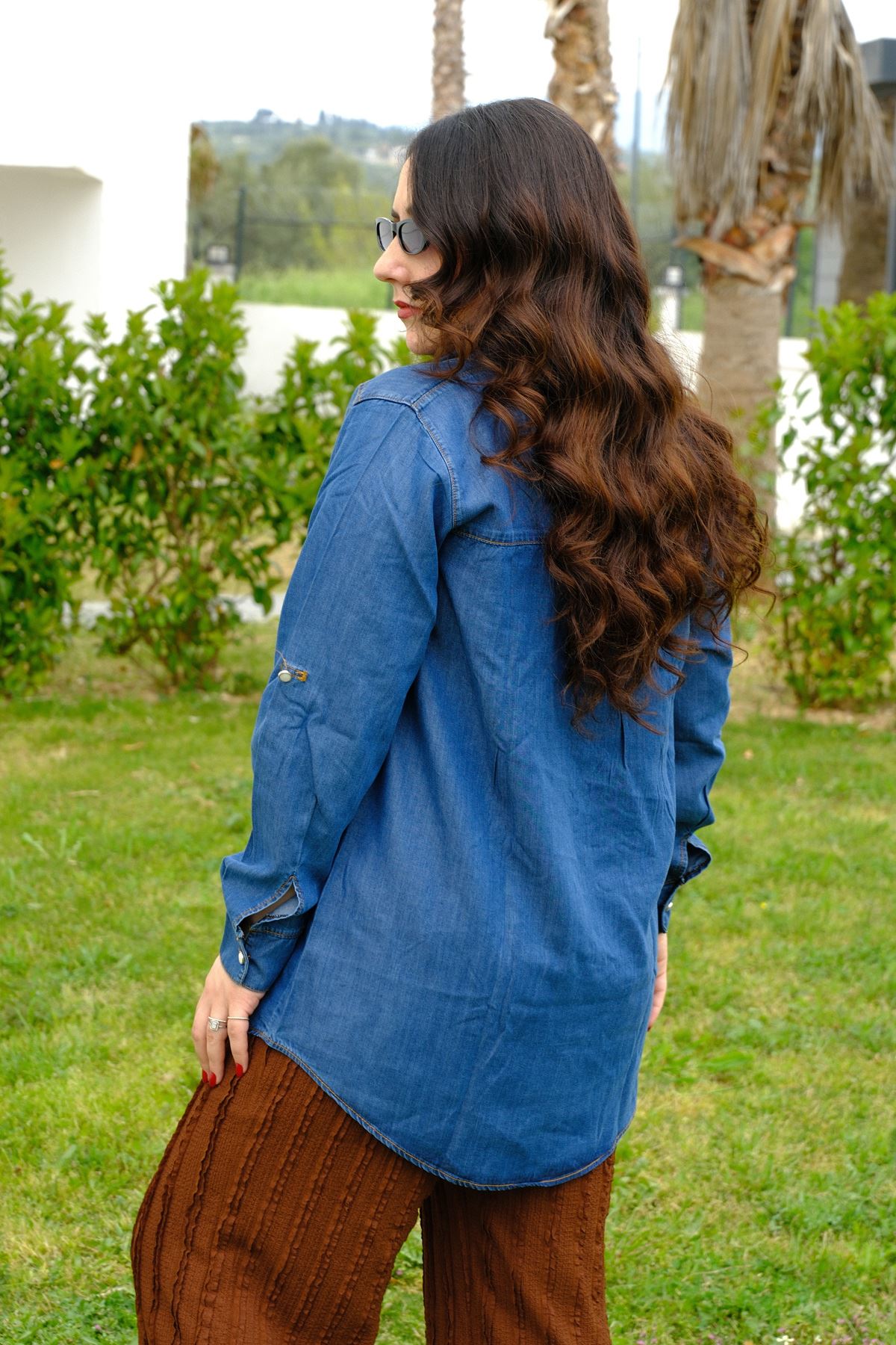 RENKTE BÜYÜK BEDEN KOL KATLAMALI KOT GÖMLEK