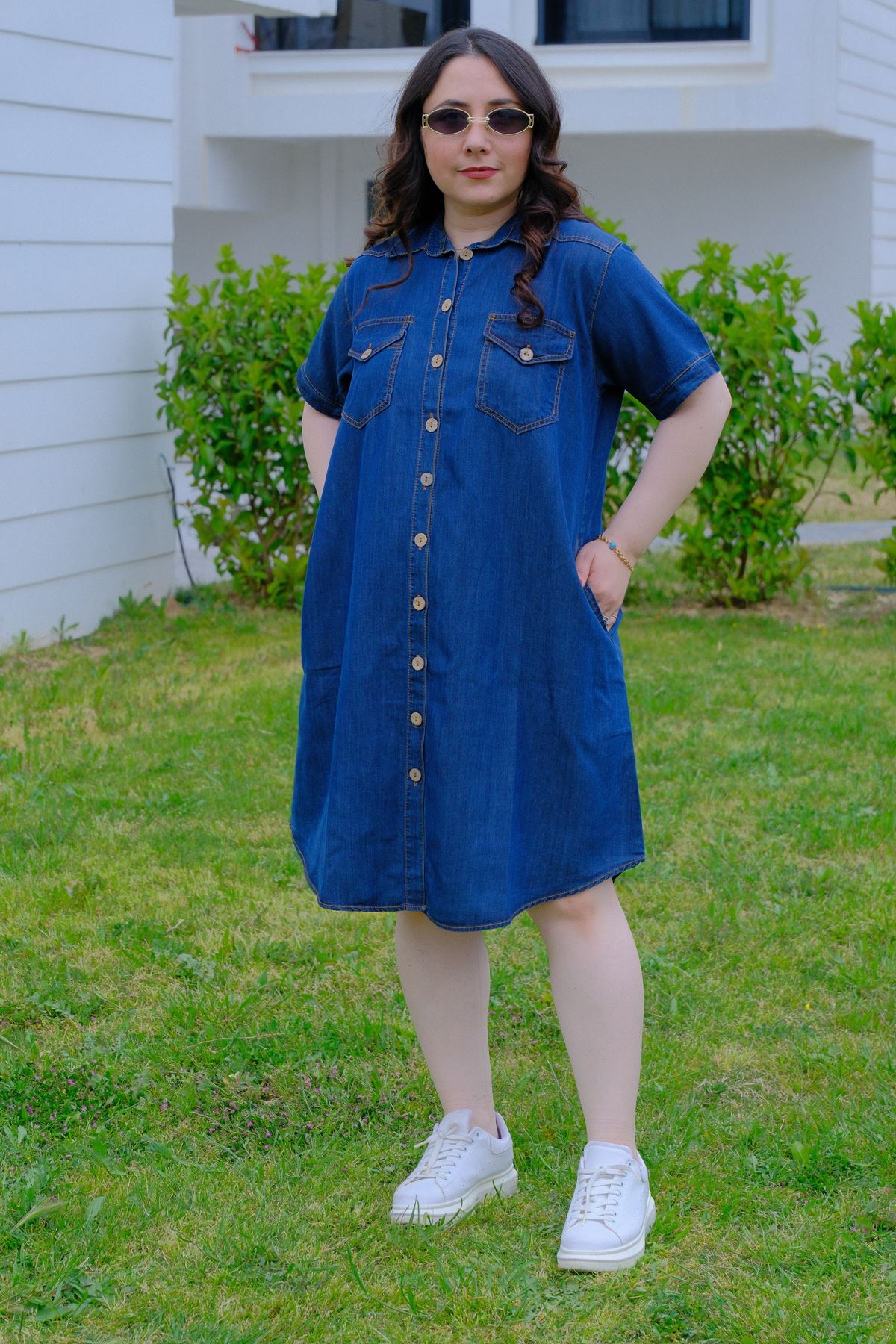 RENKTE BÜYÜK BEDEN CEPLİ KOT ELBİSE