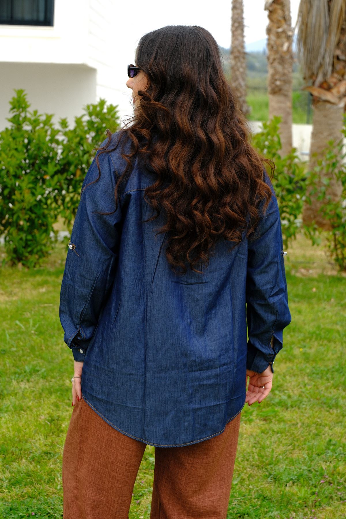 RENKTE BÜYÜK BEDEN KOL KATLAMALI KOT GÖMLEK