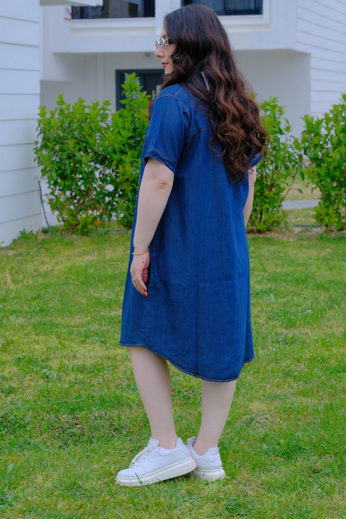 RENKTE BÜYÜK BEDEN CEPLİ KOT ELBİSE