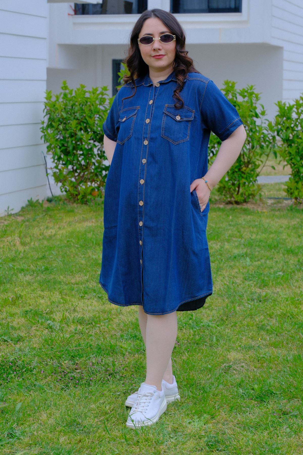 RENKTE BÜYÜK BEDEN CEPLİ KOT ELBİSE