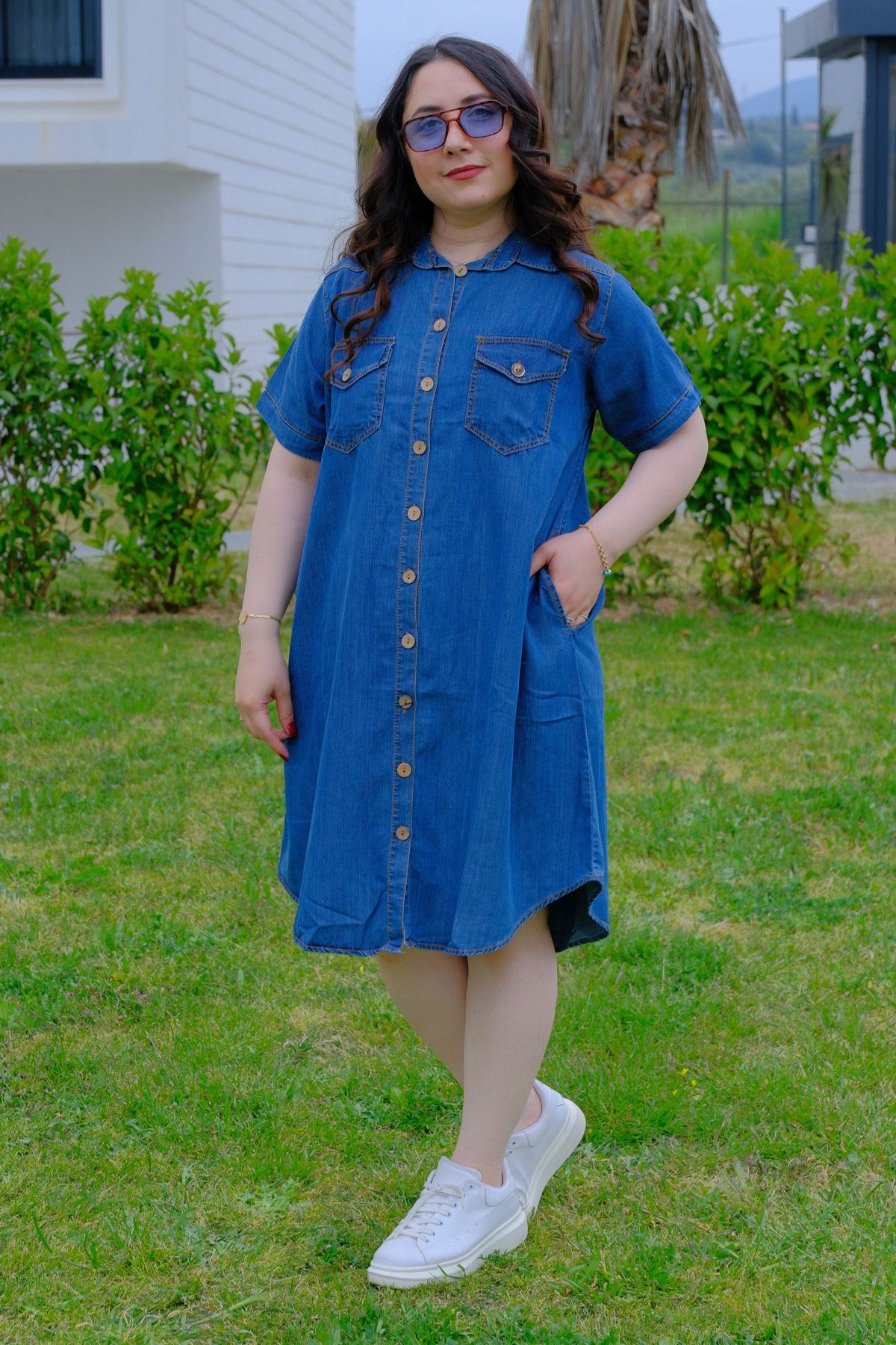 RENKTE BÜYÜK BEDEN CEPLİ KOT ELBİSE