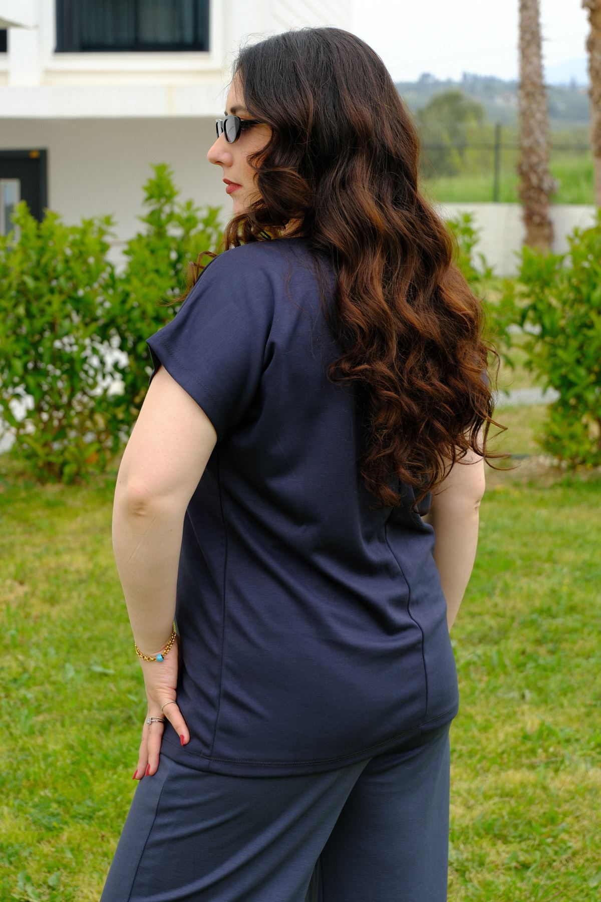 RENKTE BÜYÜK BEDEN SİMLİ ANTRASİT BLUZ