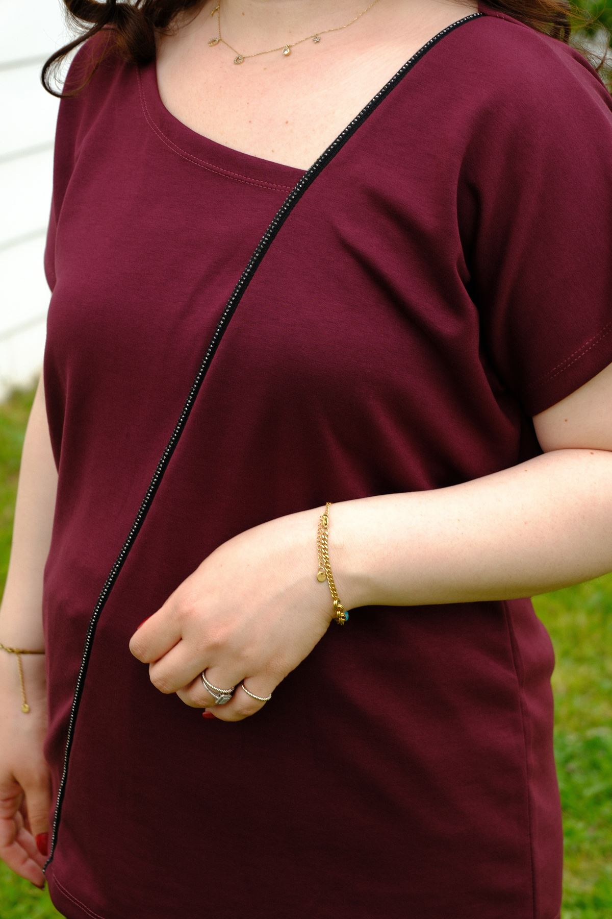 RENKTE BÜYÜK BEDEN SİMLİ BORDO BLUZ