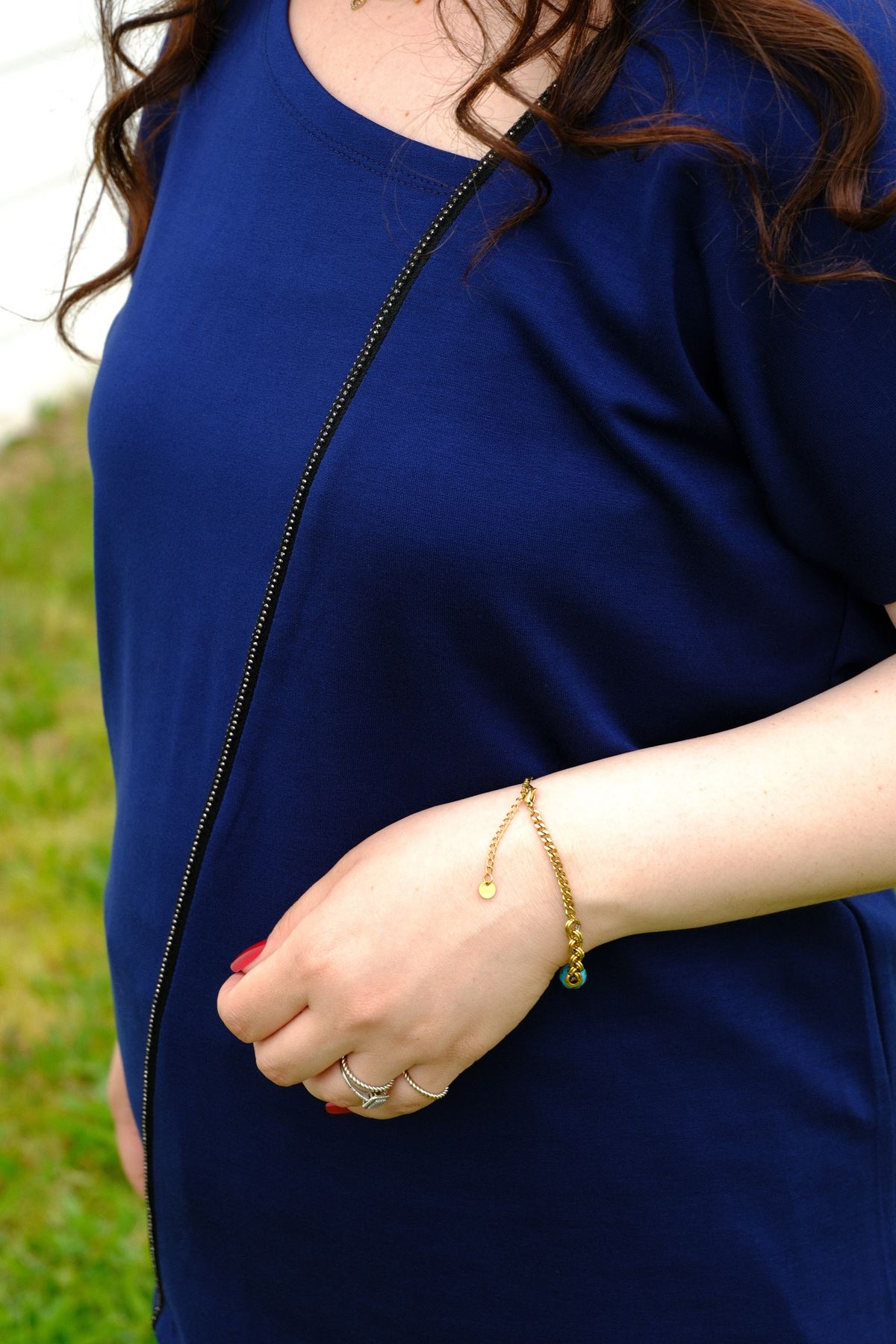 RENKTE BÜYÜK BEDEN SİMLİ LACİVERT BLUZ