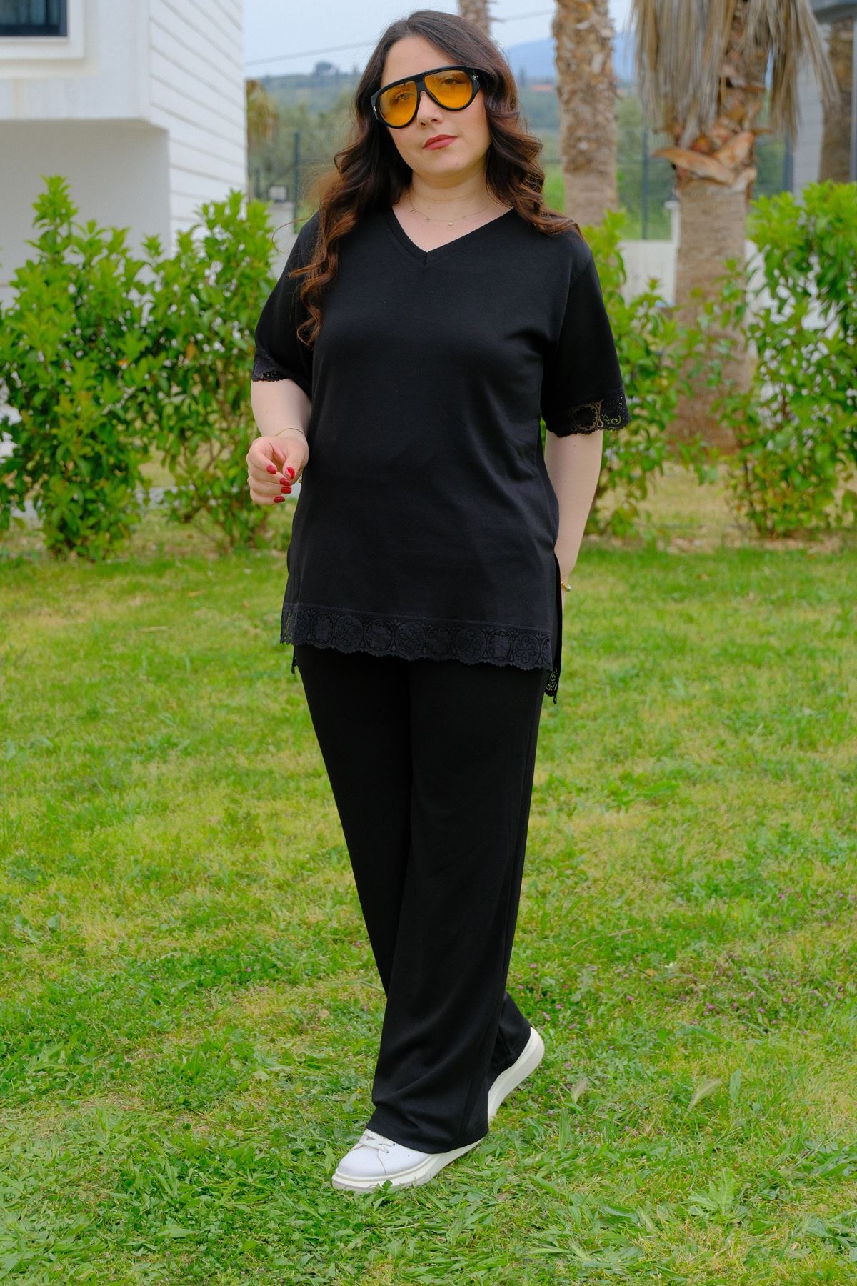 RENKTE GENİŞ KESİM DANTELLİ SİYAH MODAL TAKIM