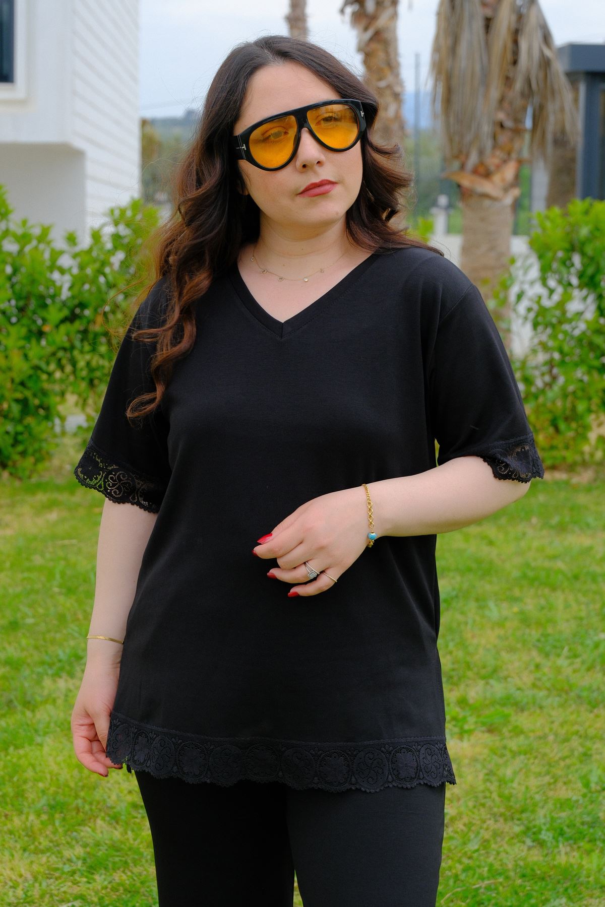 RENKTE GENİŞ KESİM DANTELLİ SİYAH MODAL TAKIM