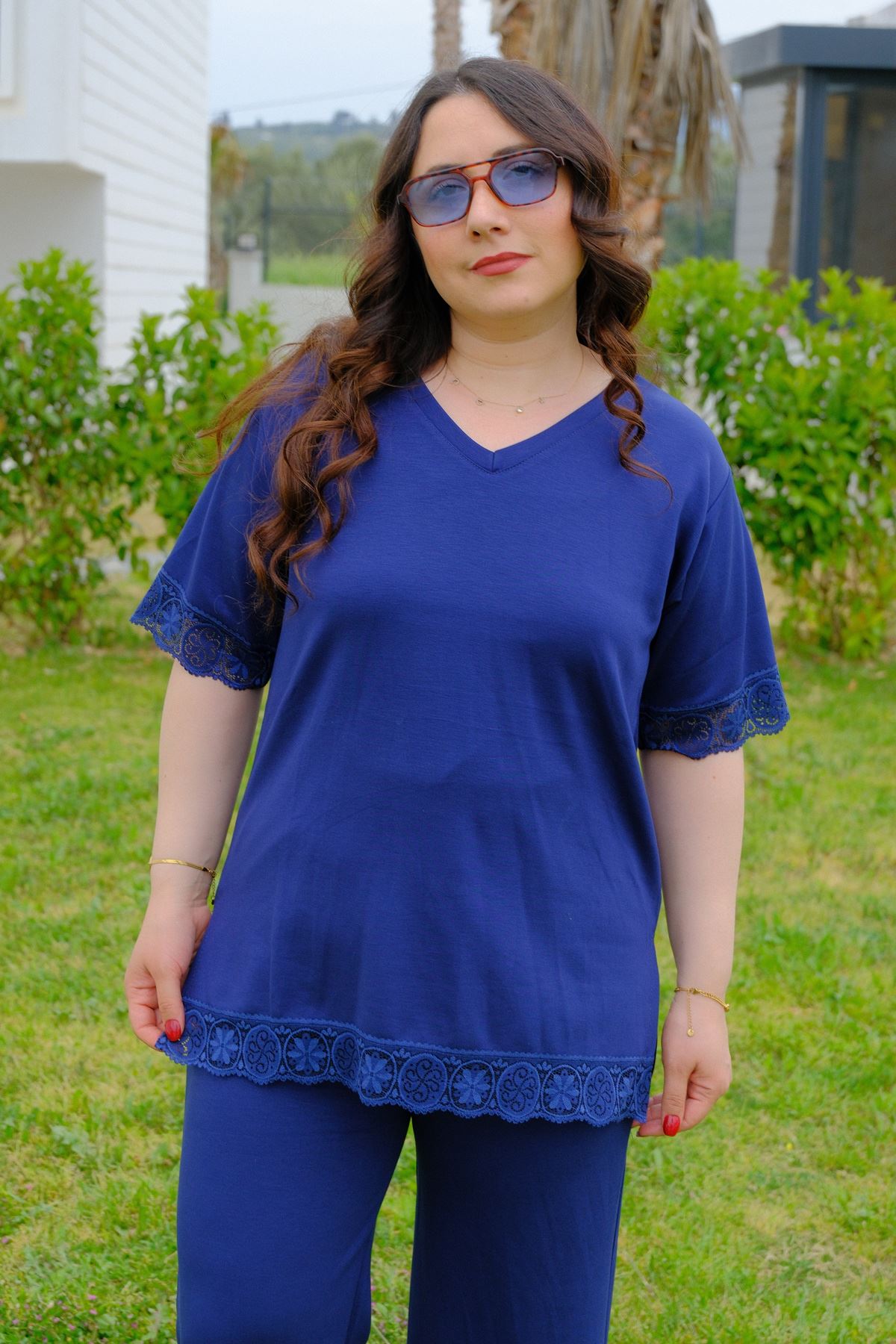 RENKTE GENİŞ KESİM DANTELLİ LACİVERT MODAL TAKIM