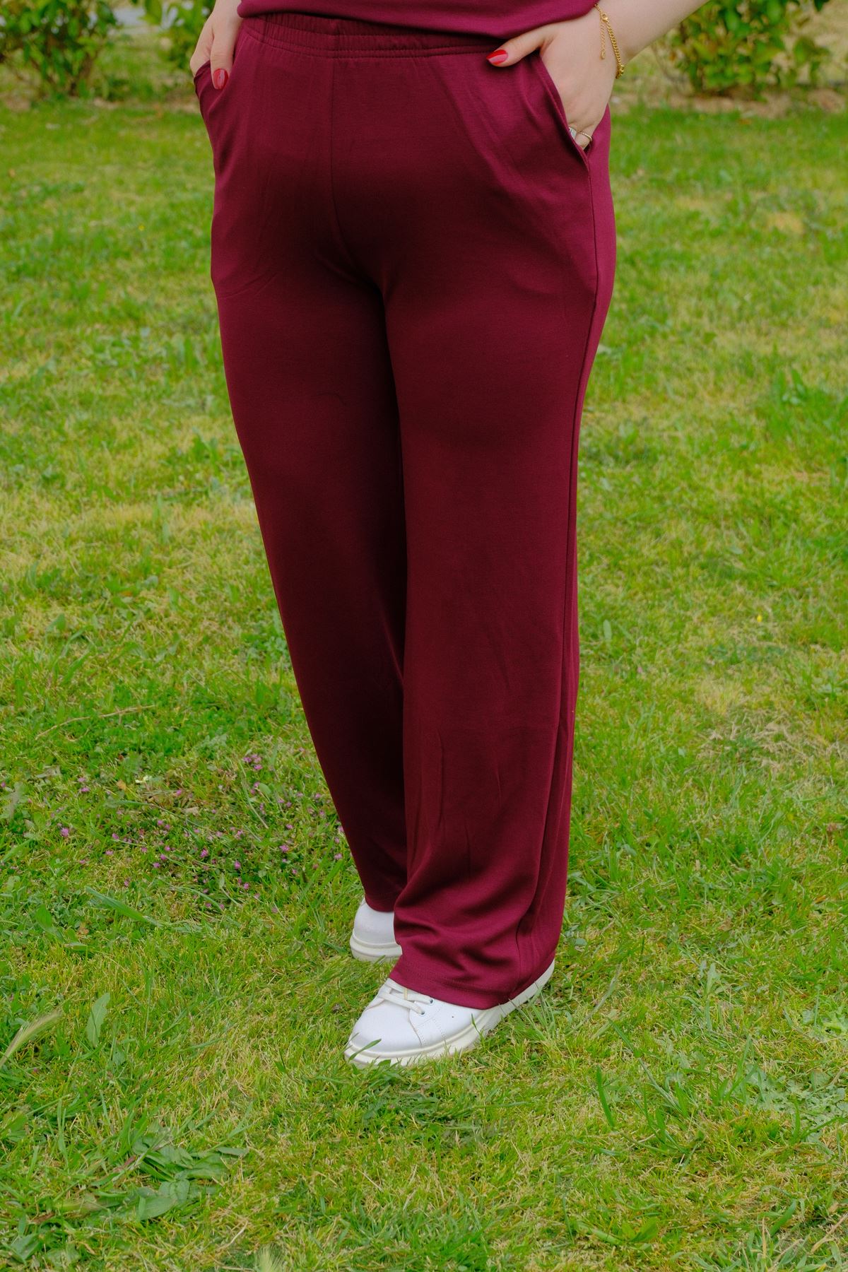 RENKTE GENİŞ KESİM DANTELLİ BORDO MODAL TAKIM