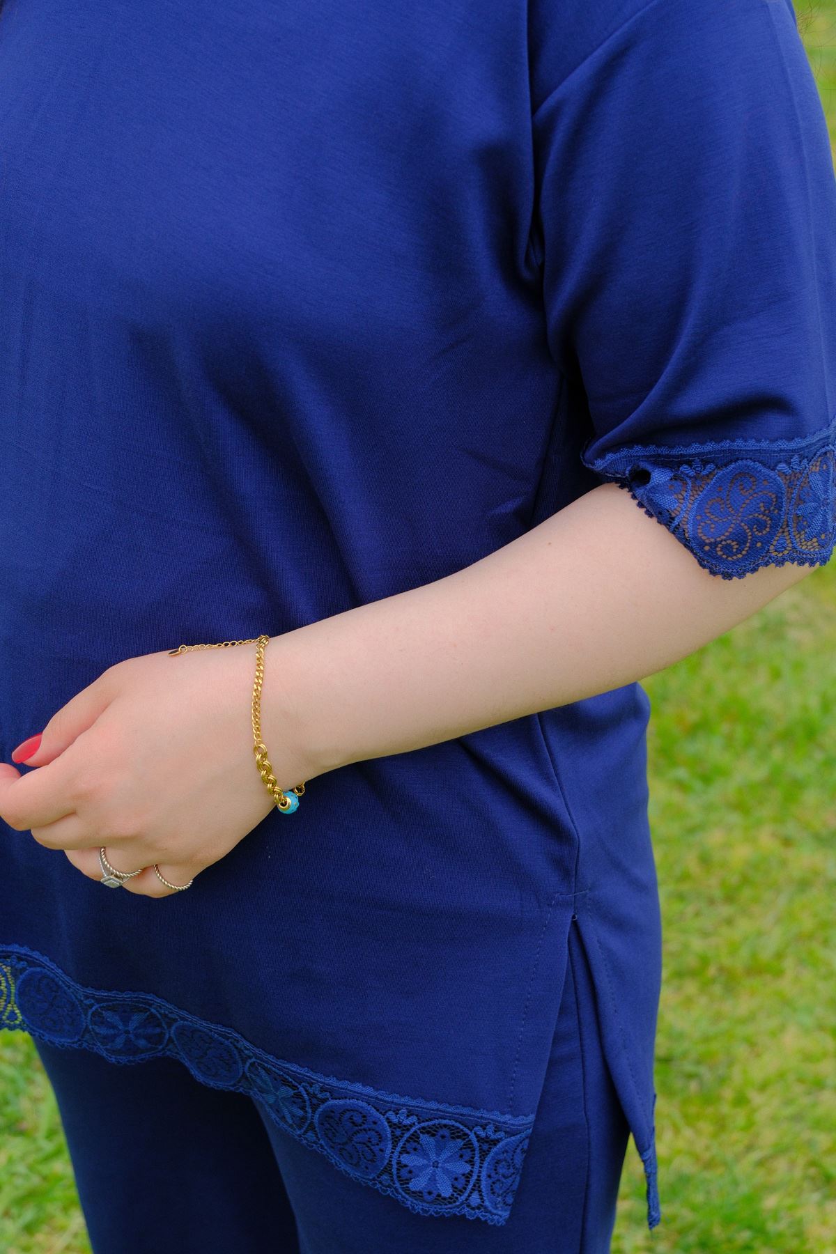 RENKTE GENİŞ KESİM DANTELLİ LACİVERT MODAL TAKIM