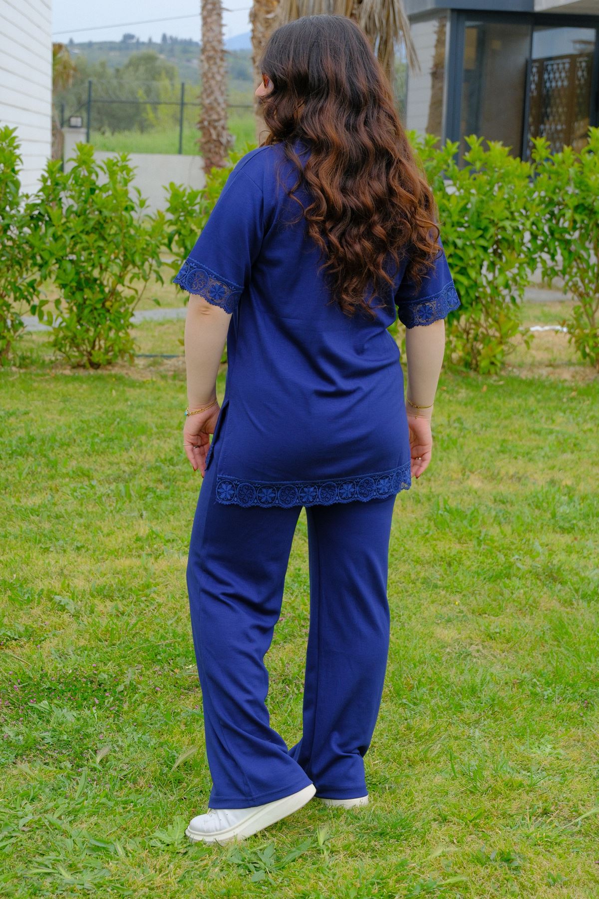 RENKTE GENİŞ KESİM DANTELLİ LACİVERT MODAL TAKIM