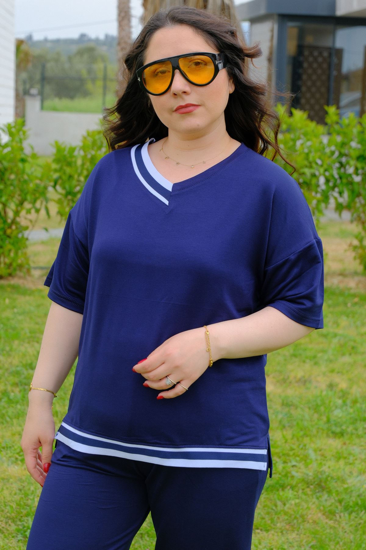 RENKTE BÜYÜK BEDEN LACİVERT ŞERİT DETAYLI TAKIM