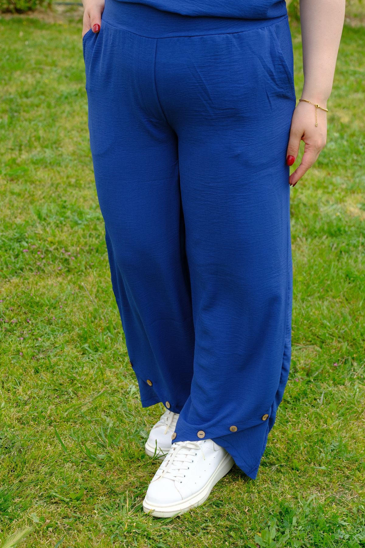 RENKTE BÜYÜK BEDEN DÜĞME DETAYLI İNDİGO TAKIM