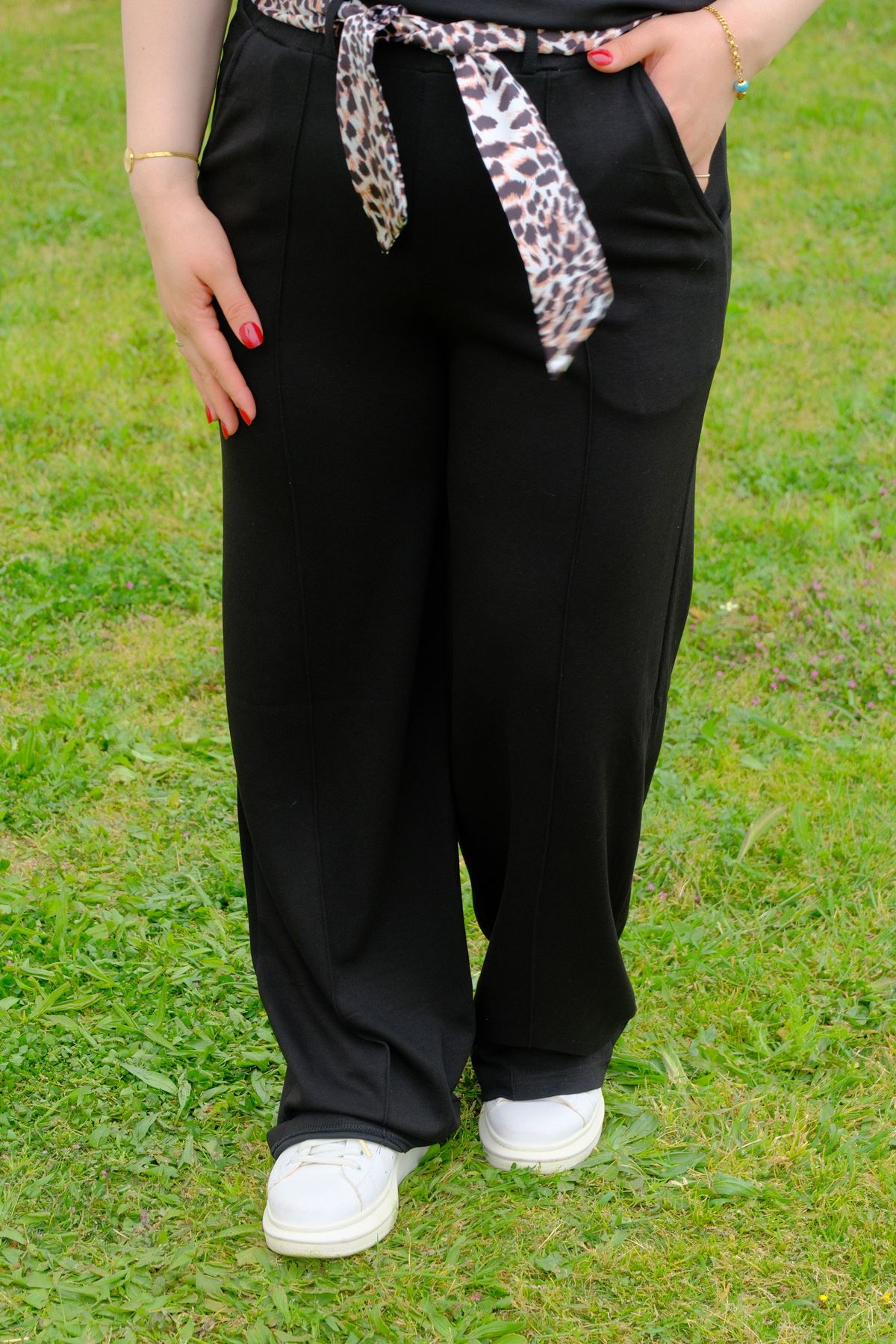 RENKTE BÜYÜK BEDEN LEOPAR ÇIKMALI SİYAH TAKIM