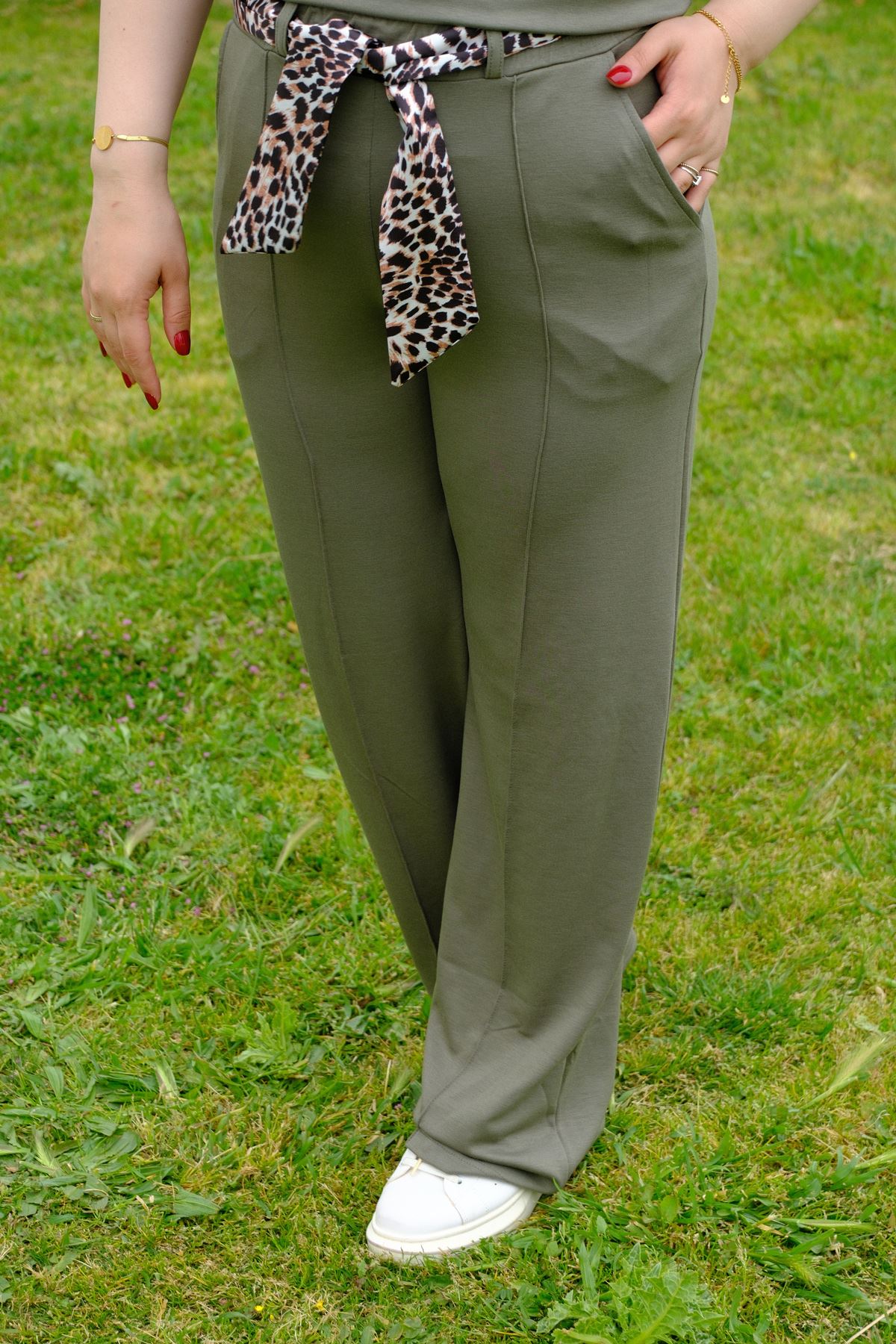 RENKTE BÜYÜK BEDEN LEOPAR ÇIKMALI HAKİ TAKIM