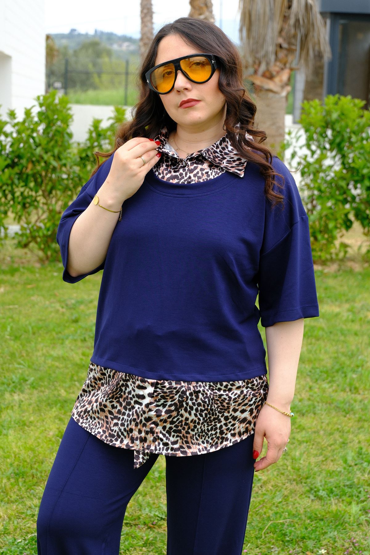 RENKTE BÜYÜK BEDEN LEOPAR ÇIKMALI LACİVERT TAKIM