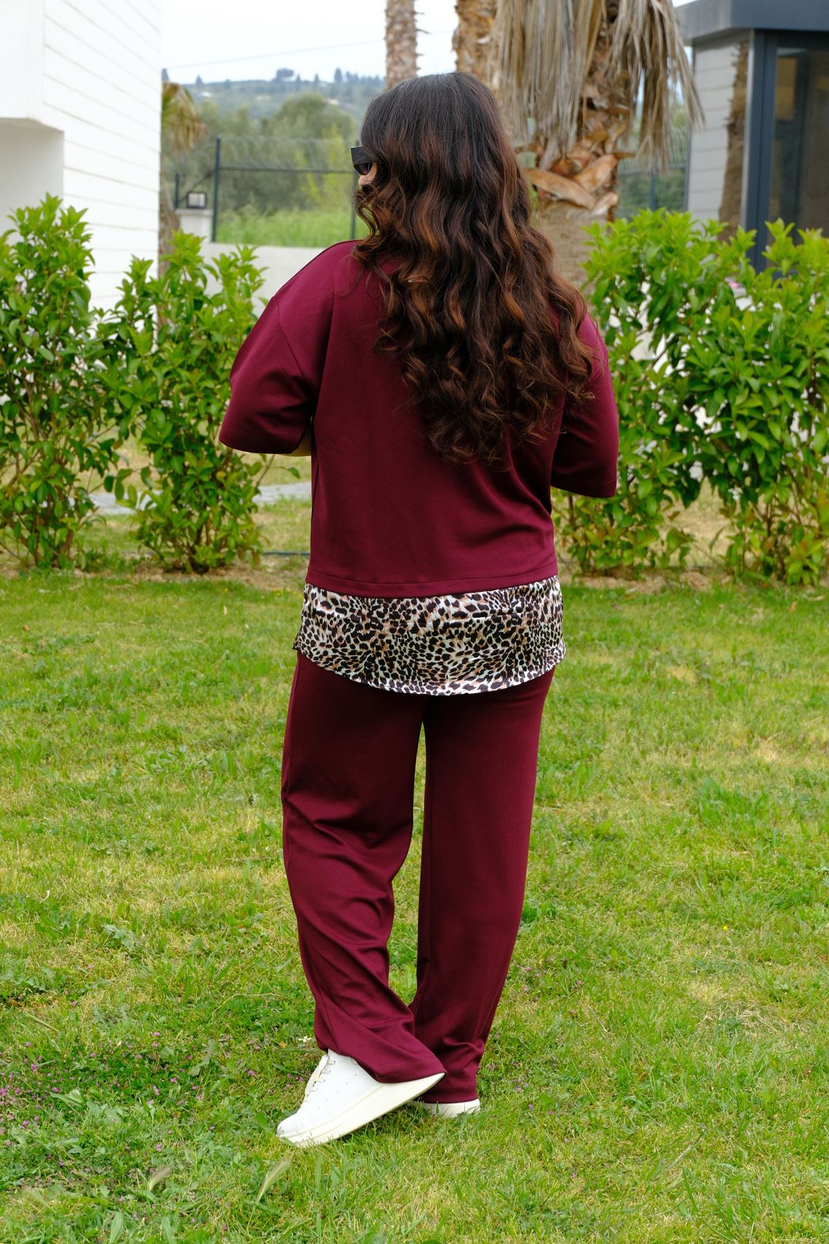 RENKTE BÜYÜK BEDEN LEOPAR ÇIKMALI BORDO TAKIM