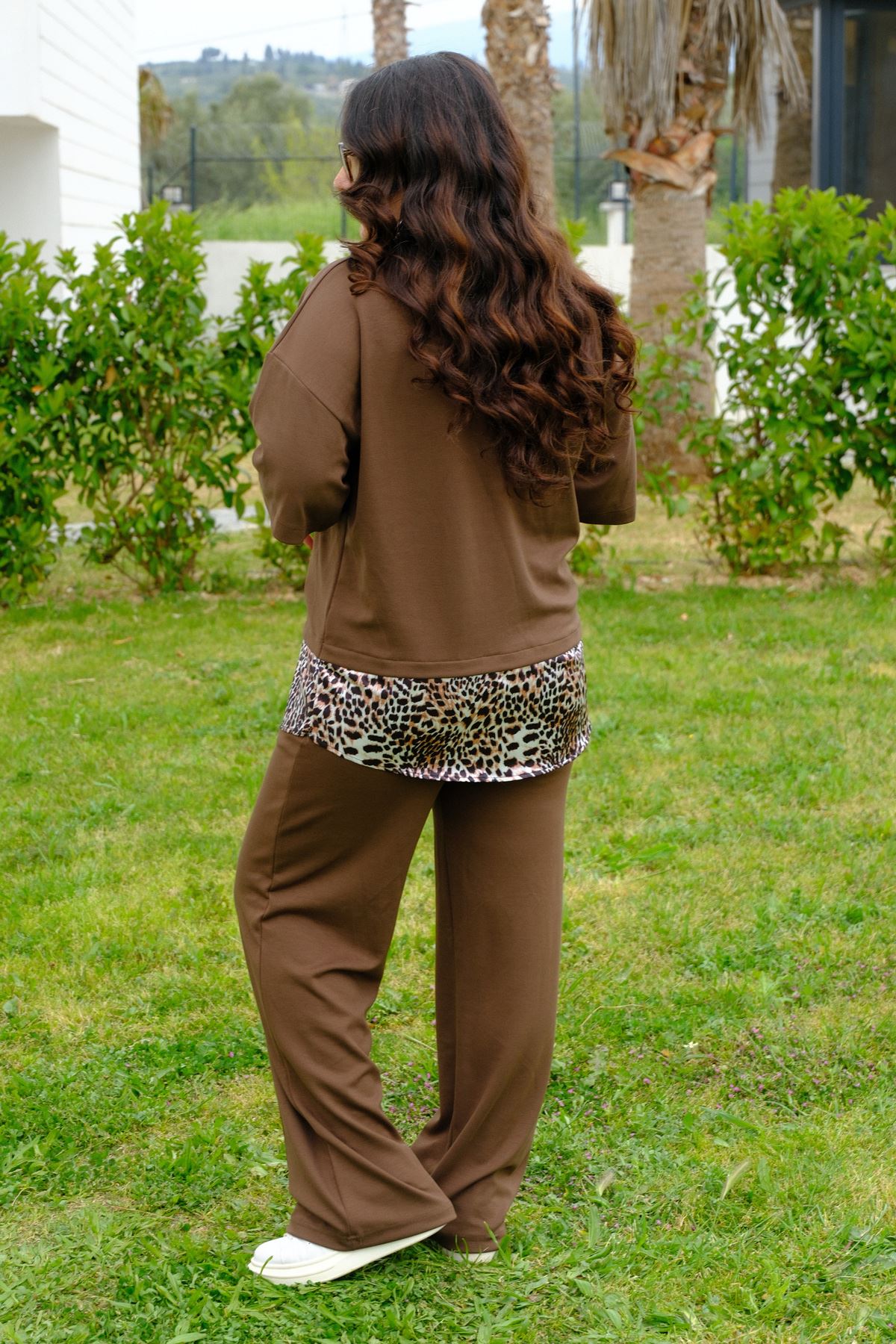 RENKTE BÜYÜK BEDEN LEOPAR ÇIKMALI KAHVE TAKIM