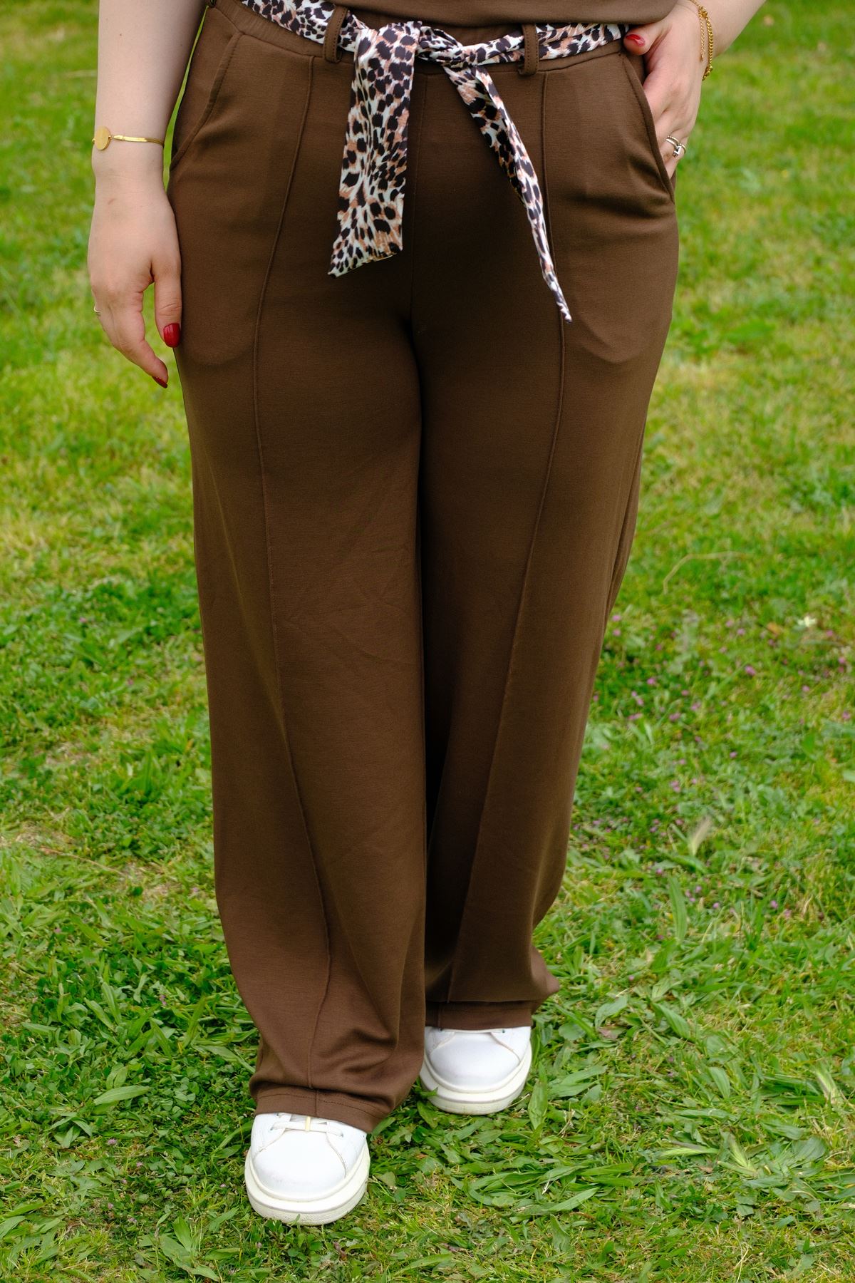 RENKTE BÜYÜK BEDEN LEOPAR ÇIKMALI KAHVE TAKIM