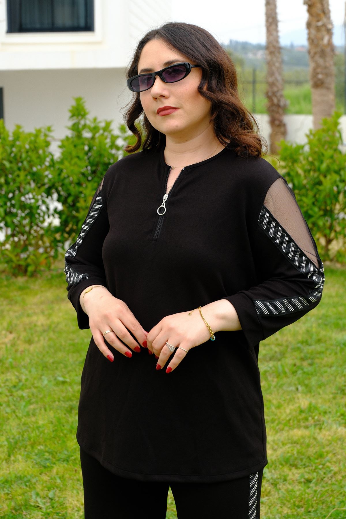 RENKTE BÜYÜK BEDEN TÜLLÜ TAŞLI SİYAH TAKIM