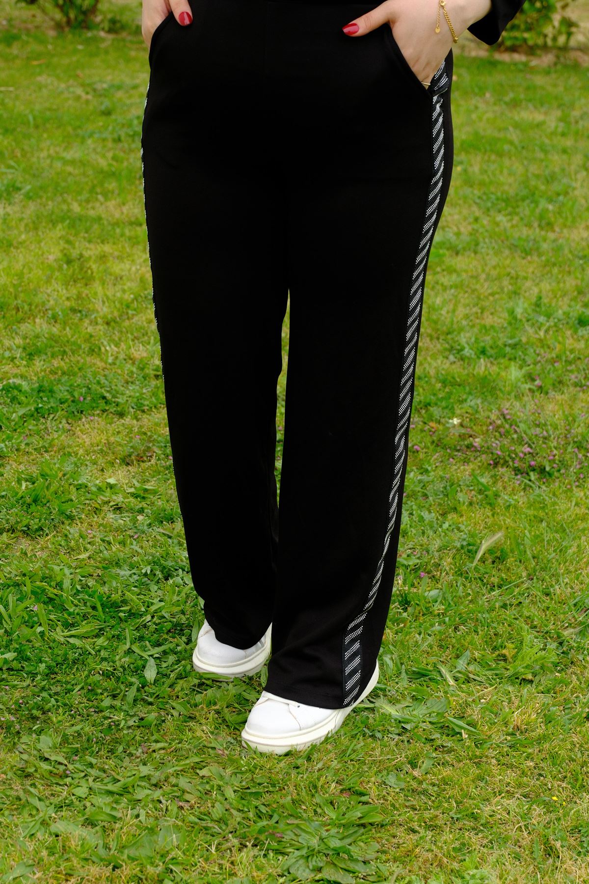 RENKTE BÜYÜK BEDEN TÜLLÜ TAŞLI SİYAH TAKIM