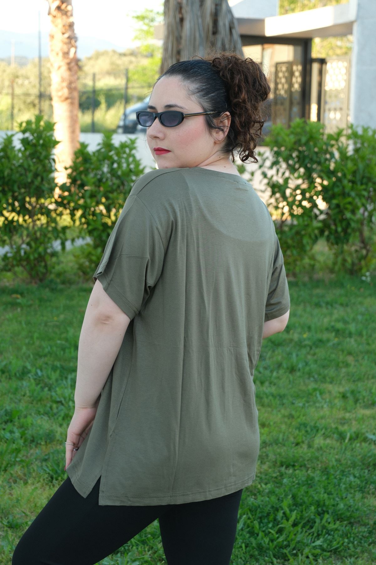 RENKTE ÖZEL ÜRETİM BÜYÜK BEDEN HAKİ BASİC T-SHİRT