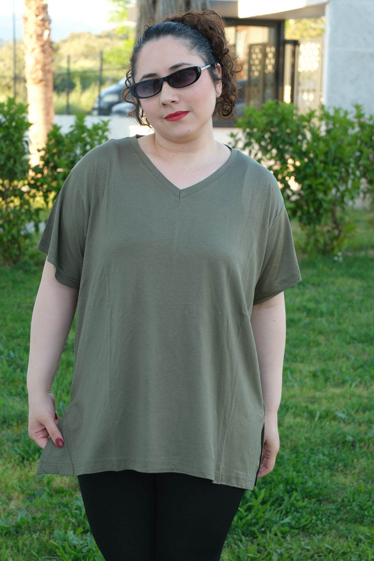 RENKTE ÖZEL ÜRETİM BÜYÜK BEDEN HAKİ BASİC T-SHİRT