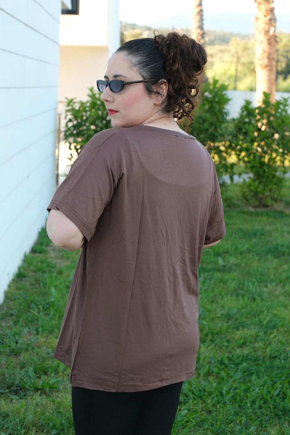 RENKTE ÖZEL ÜRETİM BÜYÜK BEDEN KAHVERENGİ BASİC T-SHİRT