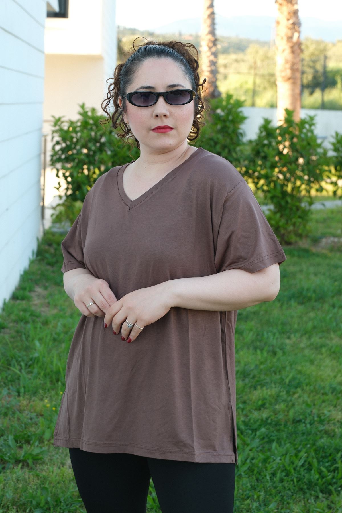 RENKTE ÖZEL ÜRETİM BÜYÜK BEDEN KAHVERENGİ BASİC T-SHİRT