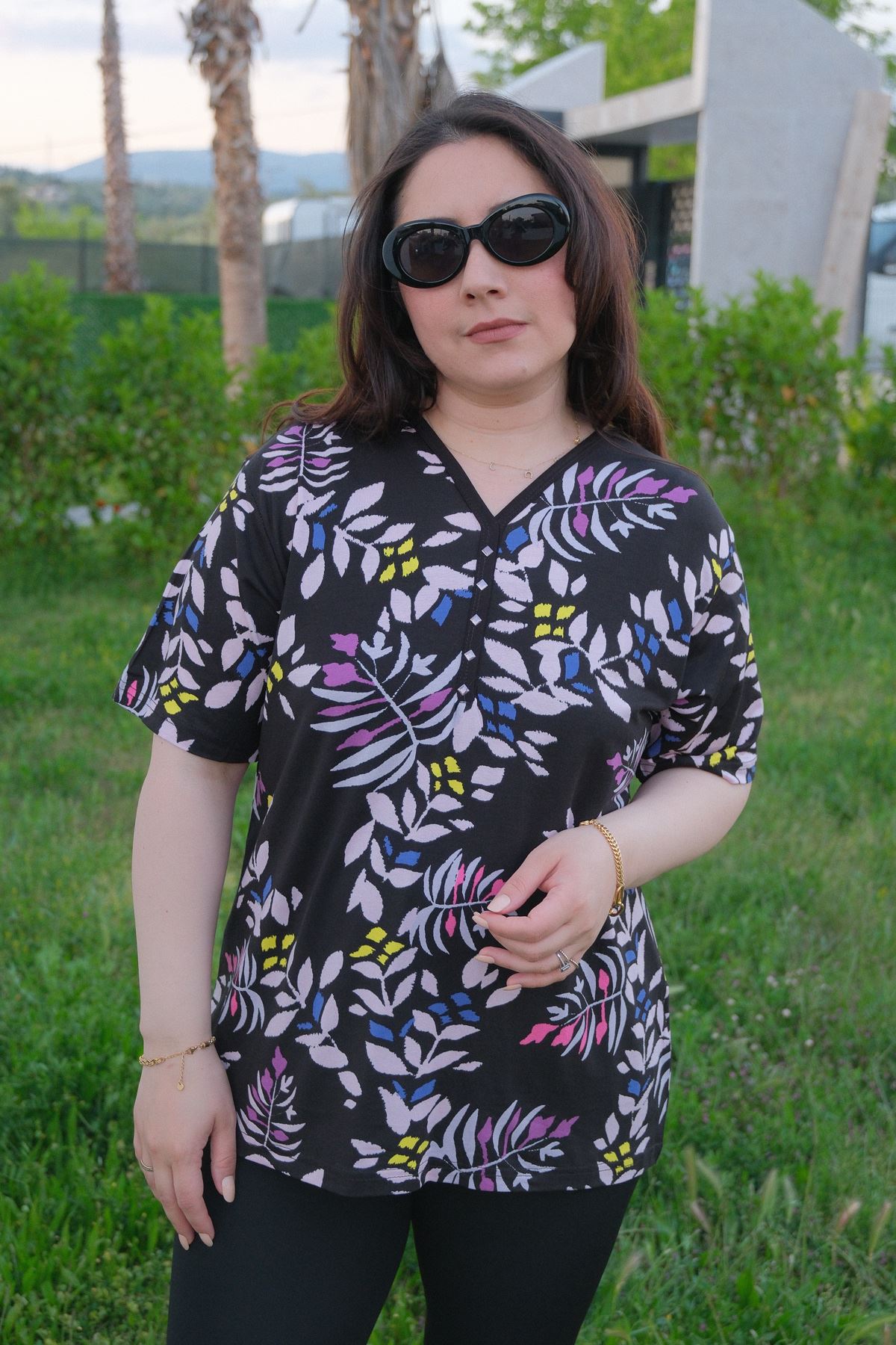 RENKTE DESENLİ KISA KOL ESNEK PENYE BLUZ
