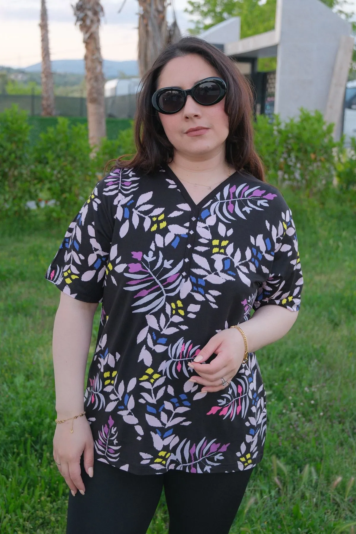RENKTE DESENLİ KISA KOL ESNEK PENYE BLUZ