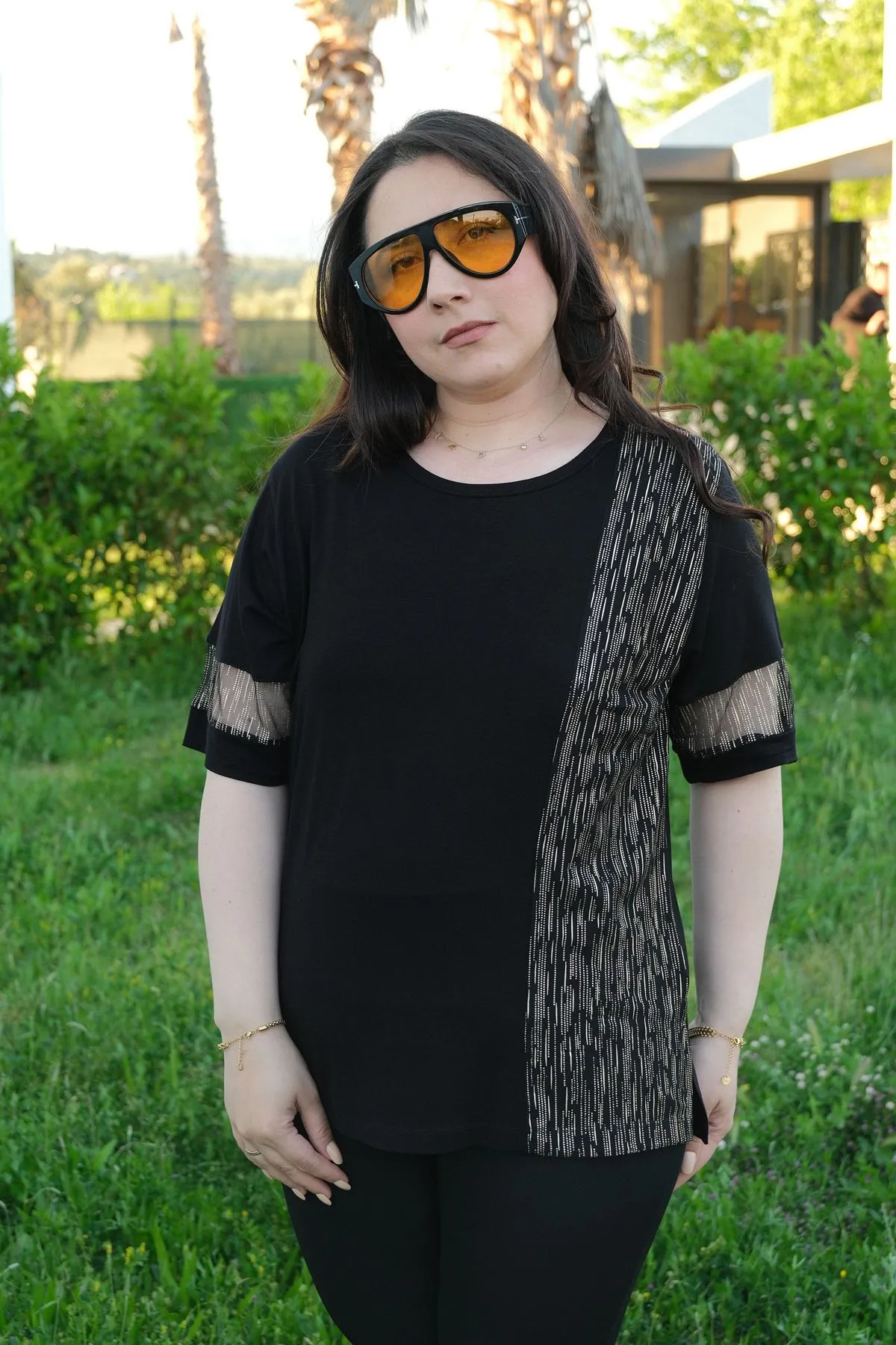 RENKTE BÜYÜK BEDEN SİYAH VARAK DETAY BLUZ