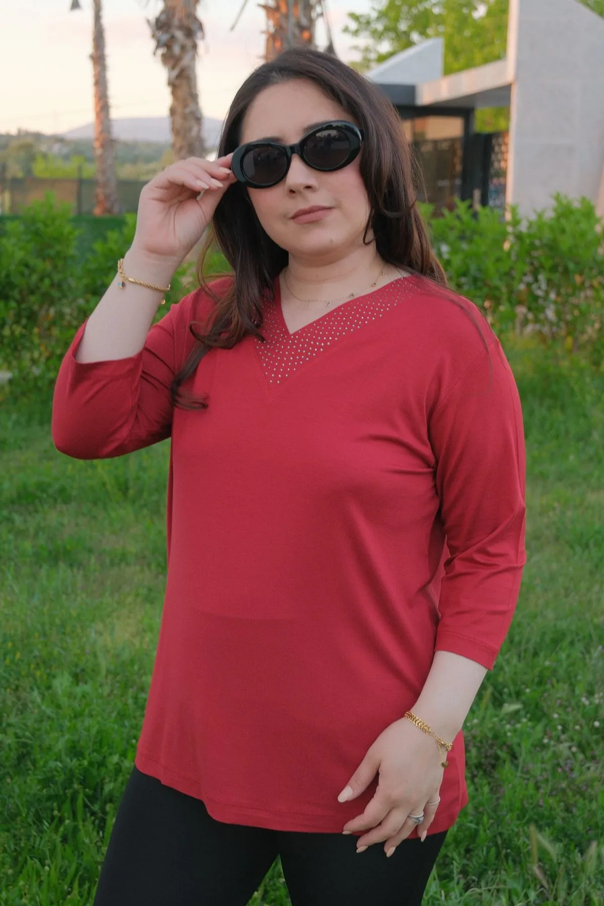 RENKTE V YAKA TAŞLI KAPRİ KOL ESNEK BORDO BLUZ