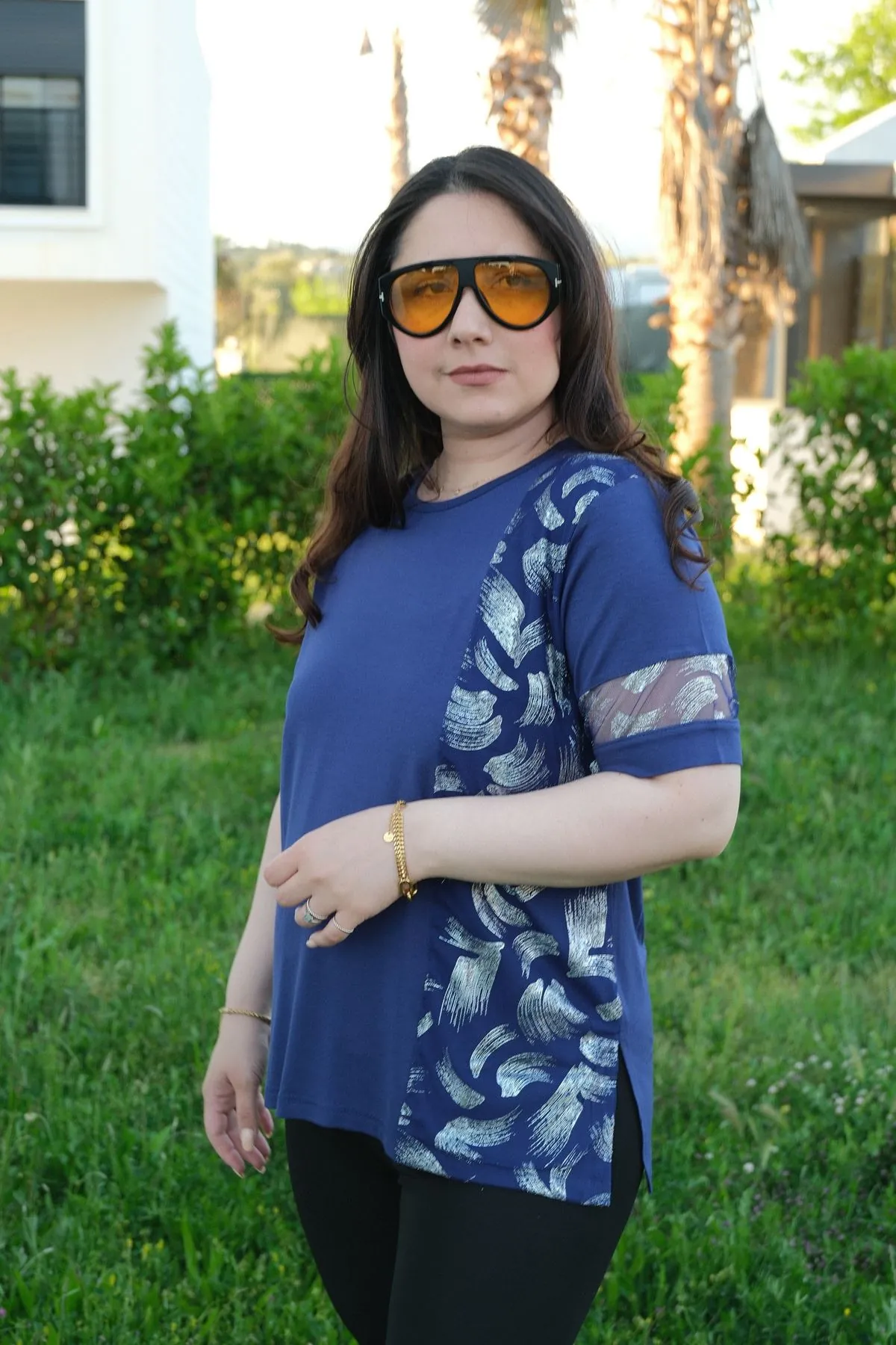 RENKTE BÜYÜK BEDEN LACİVERT TÜL VE VARAK DETAY BLUZ