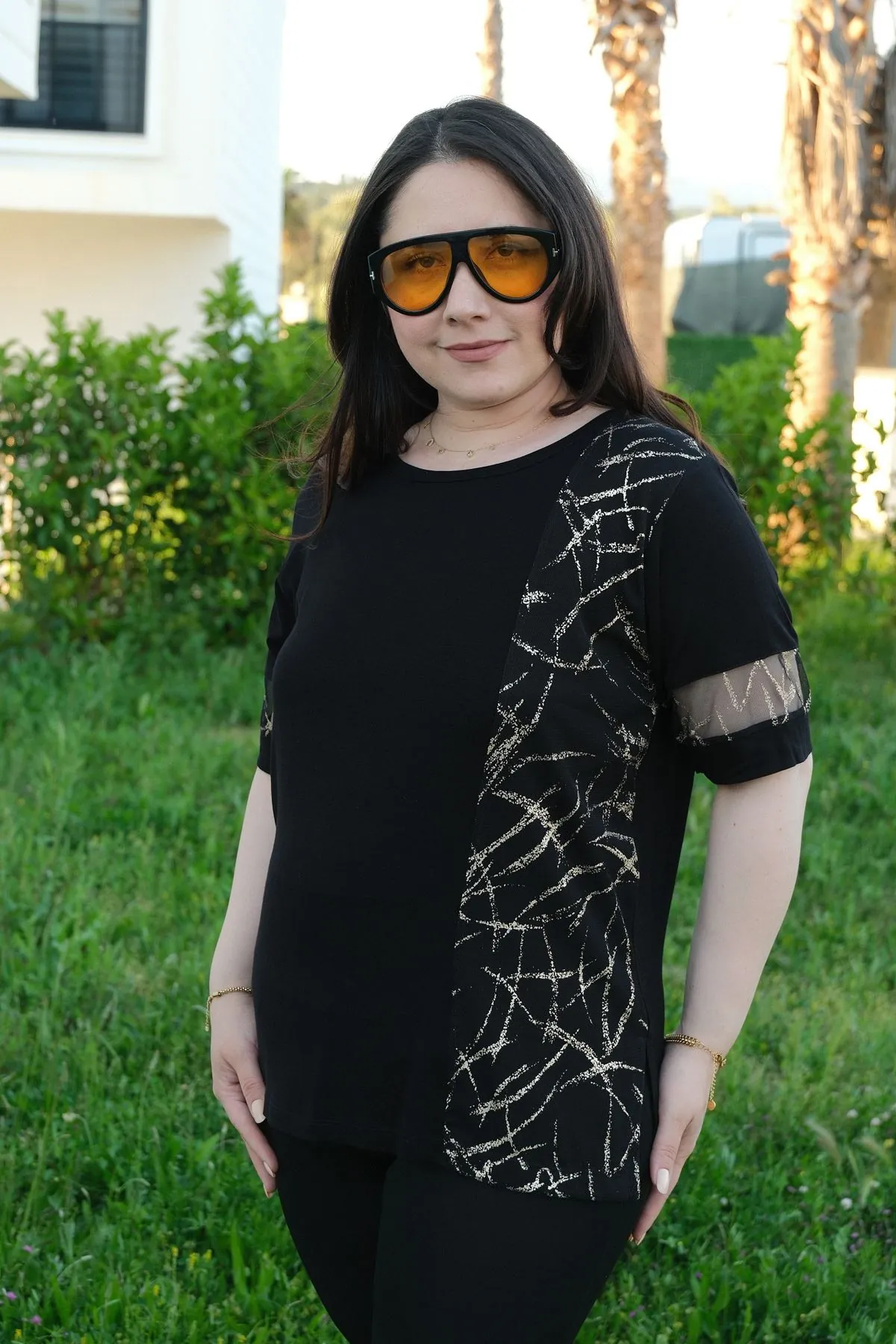 RENKTE BÜYÜK BEDEN SİYAH TÜL VE VARAK DETAY BLUZ
