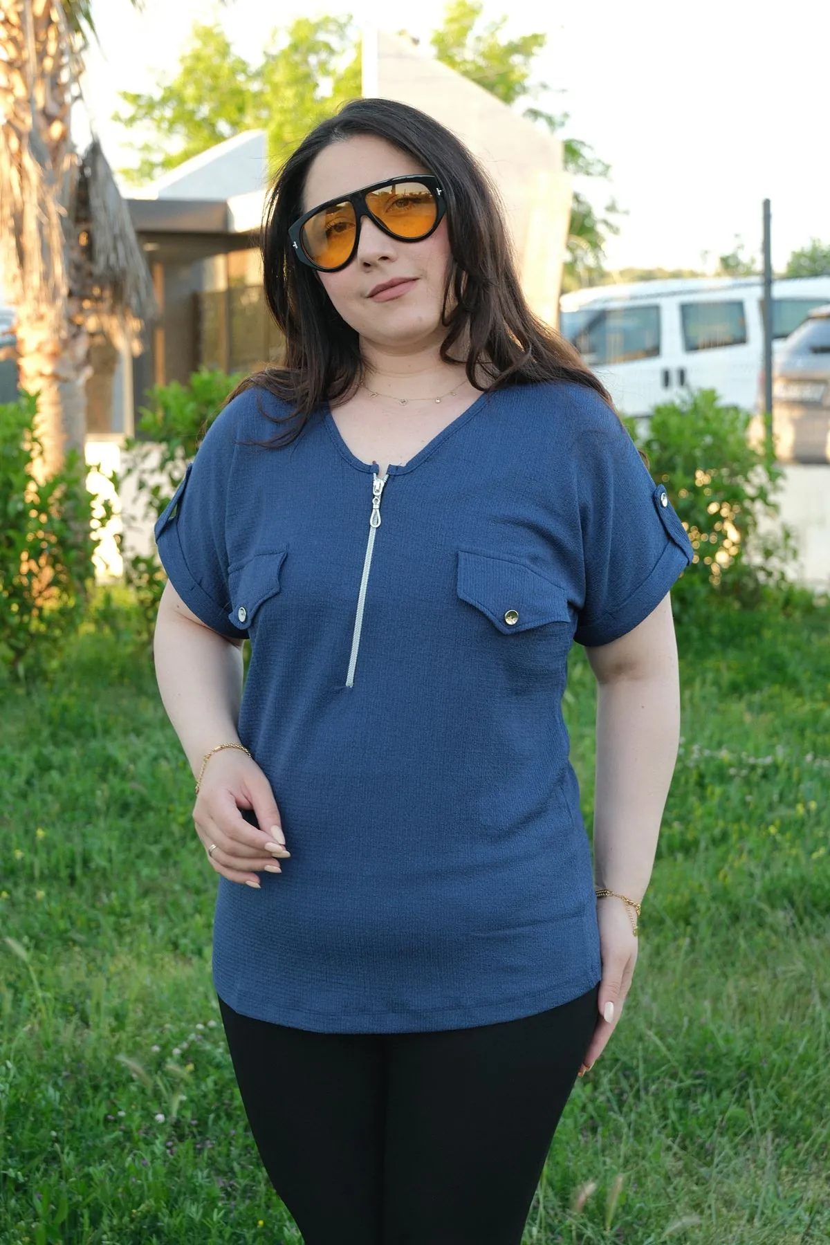 RENKTE BÜYÜK BEDEN FERMUARLI APOLETLİ LACİVERT BLUZ