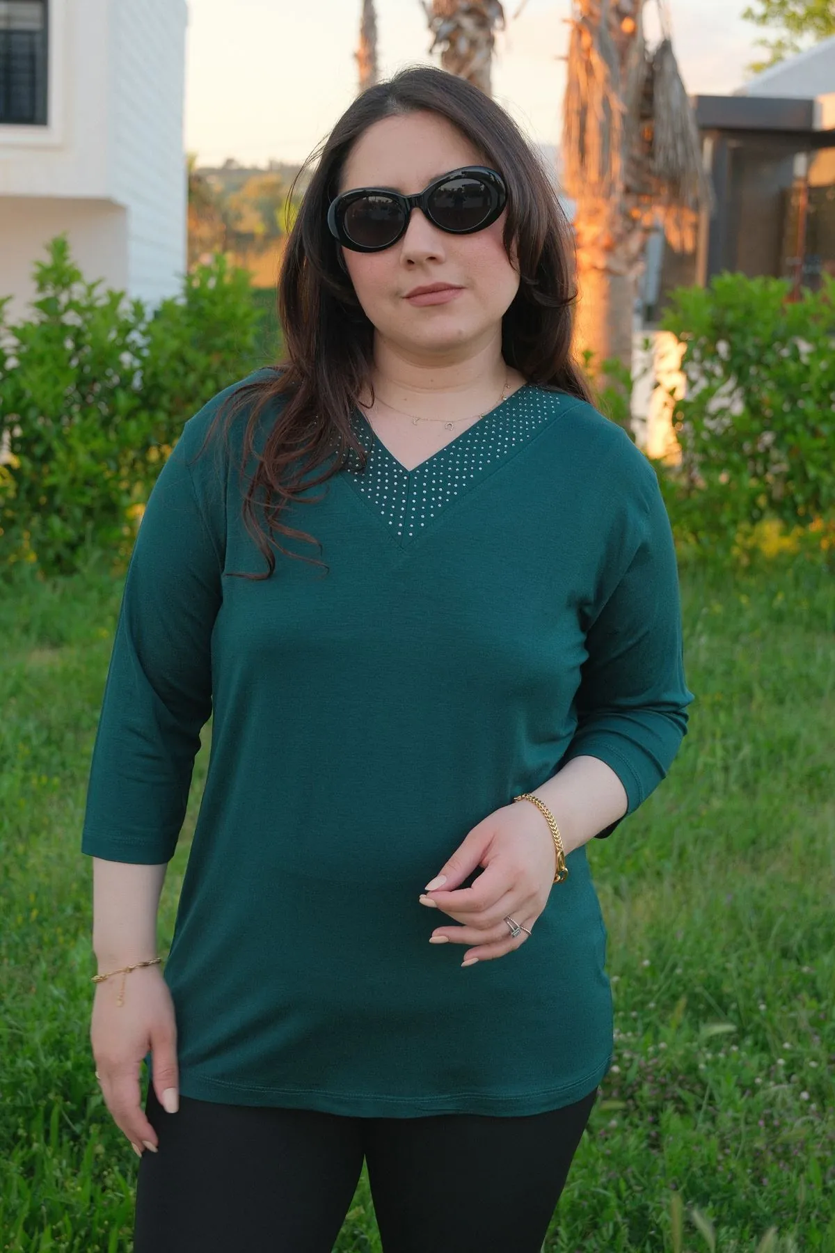 RENKTE V YAKA TAŞLI KAPRİ KOL ESNEK YEŞİL BLUZ