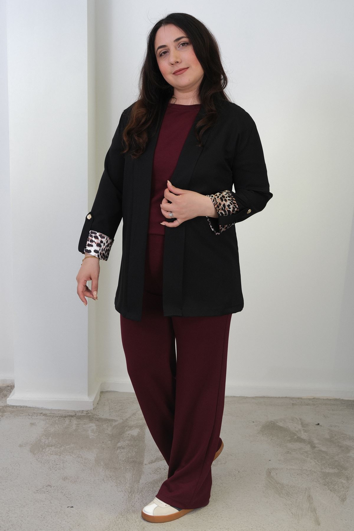 RENKTE BÜYÜK BEDEN LEOPAR DETAYLI SİYAH BLAZER CEKET