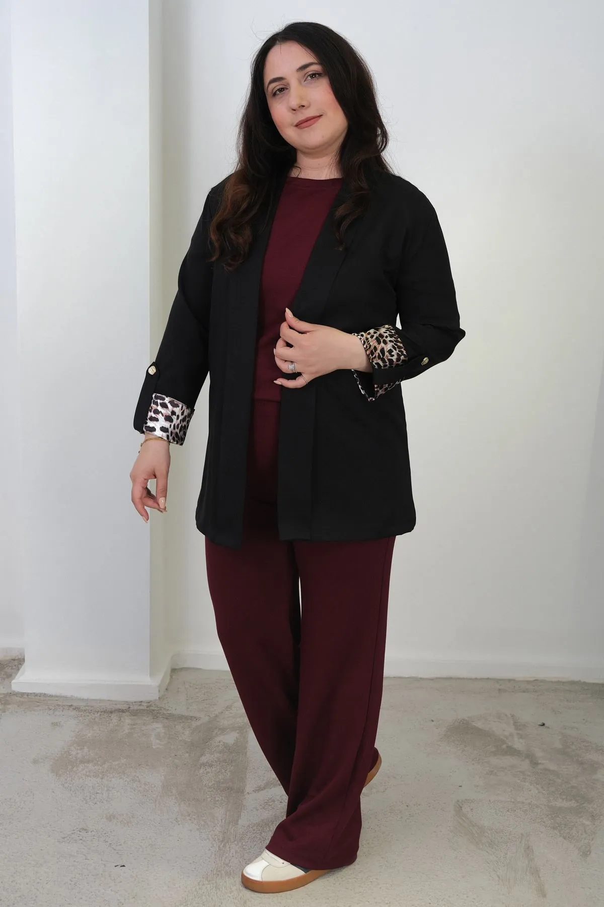 RENKTE BÜYÜK BEDEN LEOPAR DETAYLI SİYAH BLAZER CEKET