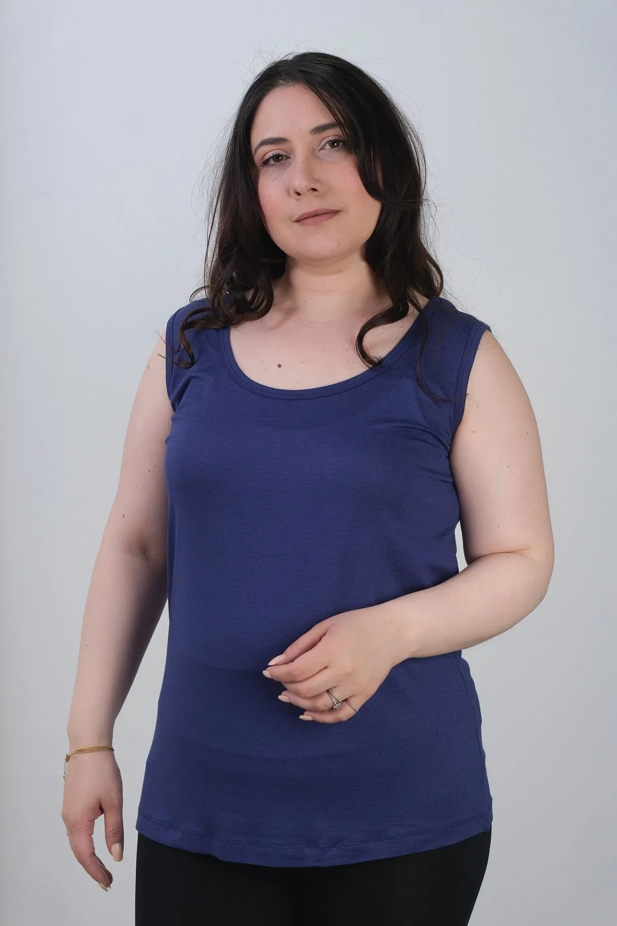 RENKTE BÜYÜK BEDEN KALIN ASKILI LACİVERT BLUZ