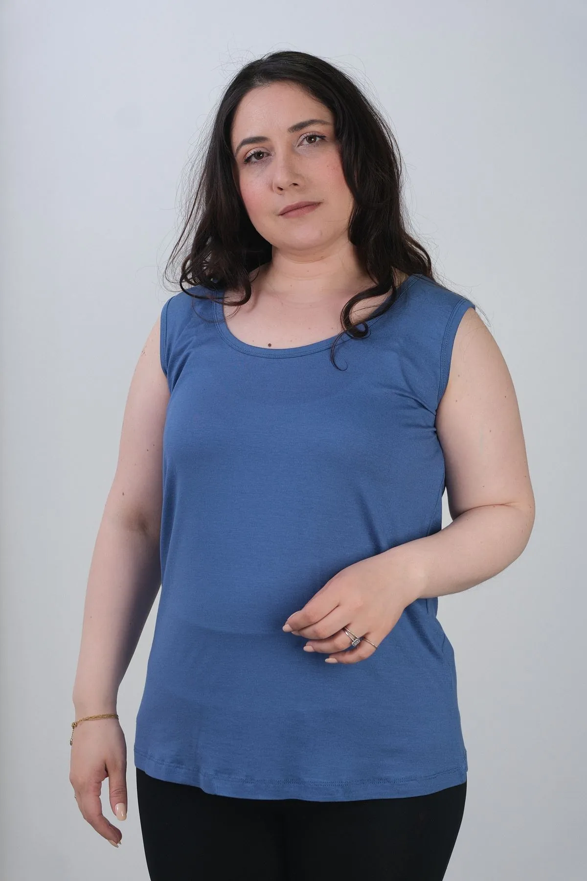 RENKTE BÜYÜK BEDEN KALIN ASKILI İNDİGO BLUZ
