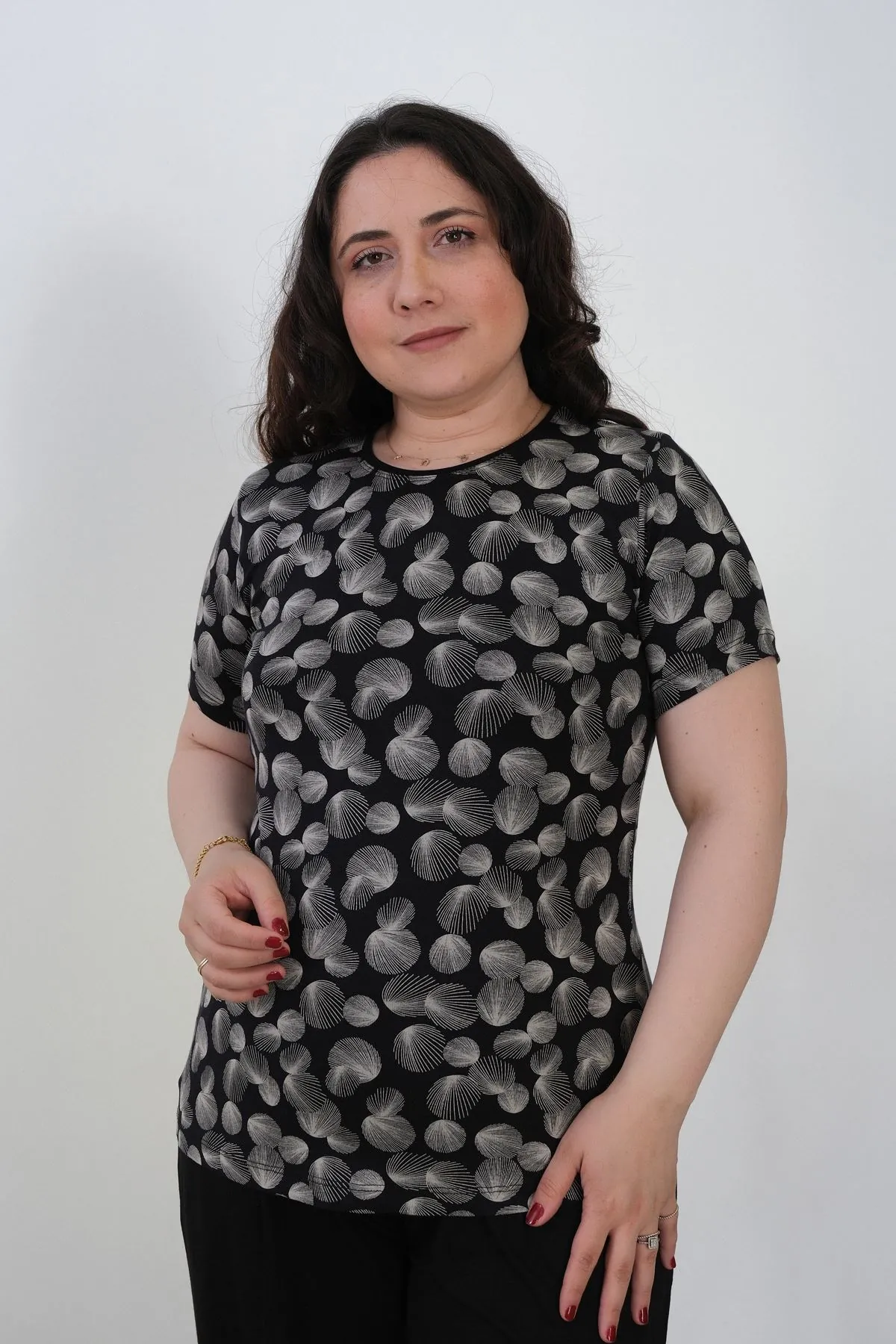 RENKTE BÜYÜK BEDEN DESENLİ ESNEK BLUZ