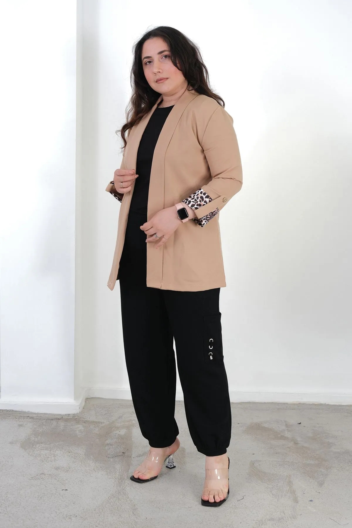 RENKTE BÜYÜK BEDEN LEOPAR DETAYLI SÜTLÜ KAHVE BLAZER CEKET