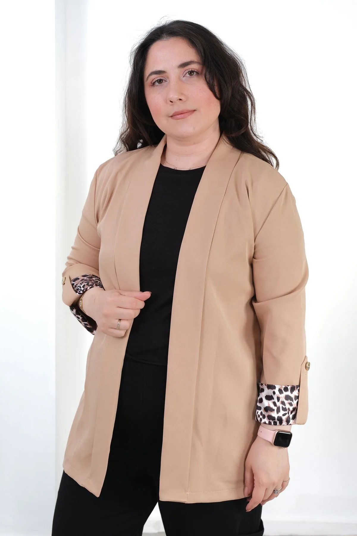 RENKTE BÜYÜK BEDEN LEOPAR DETAYLI SÜTLÜ KAHVE BLAZER CEKET